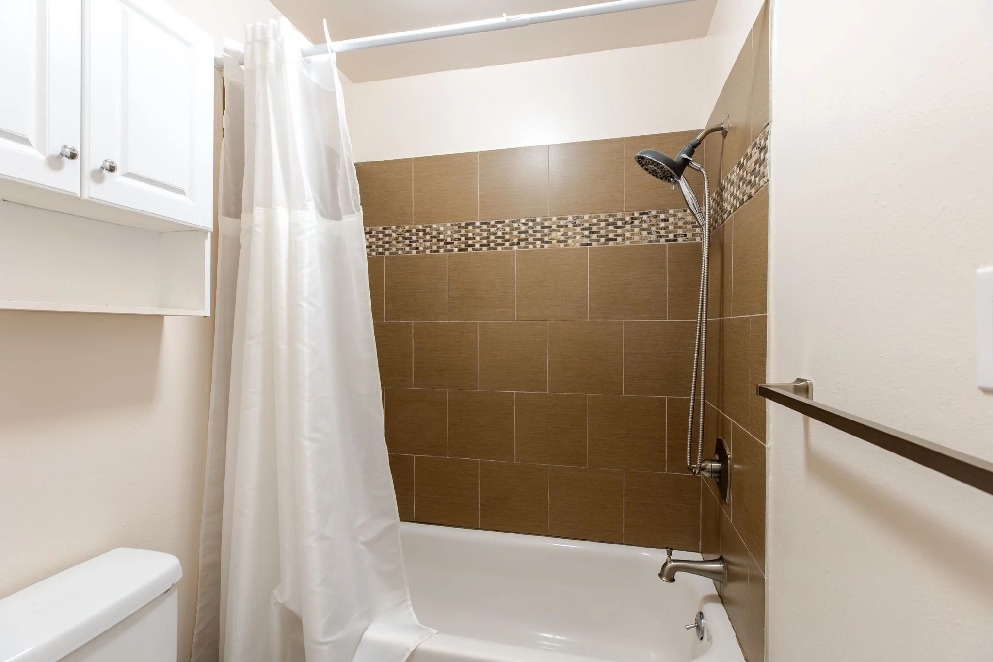 16-web-or-mls-3240-s-180th-st-49.jpg
