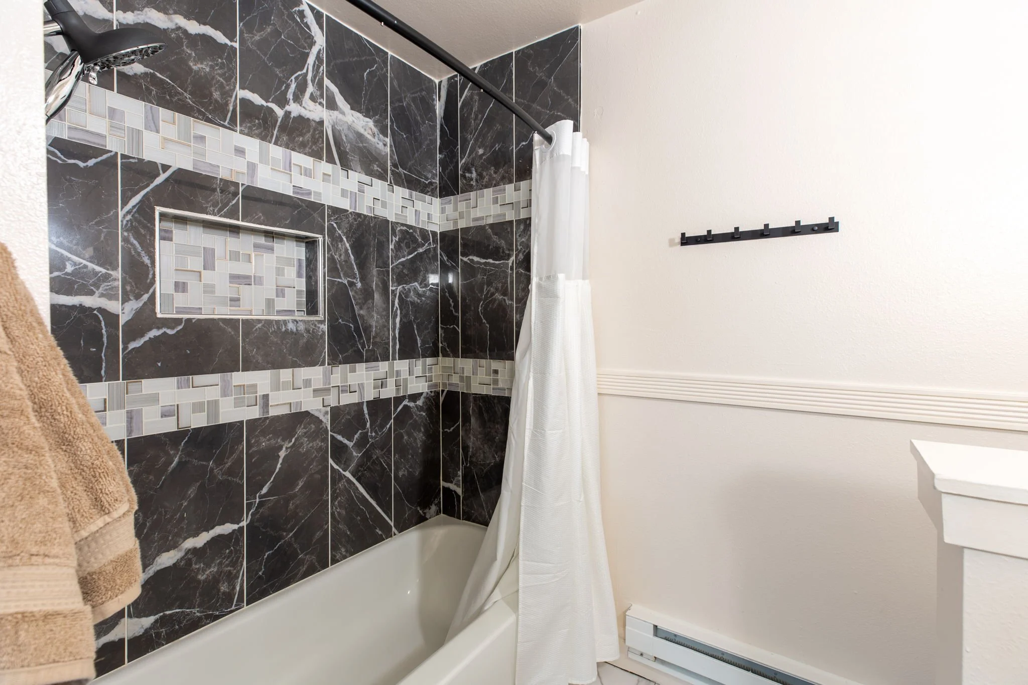 18-web-or-mls-3240-s-180th-st-49.jpg