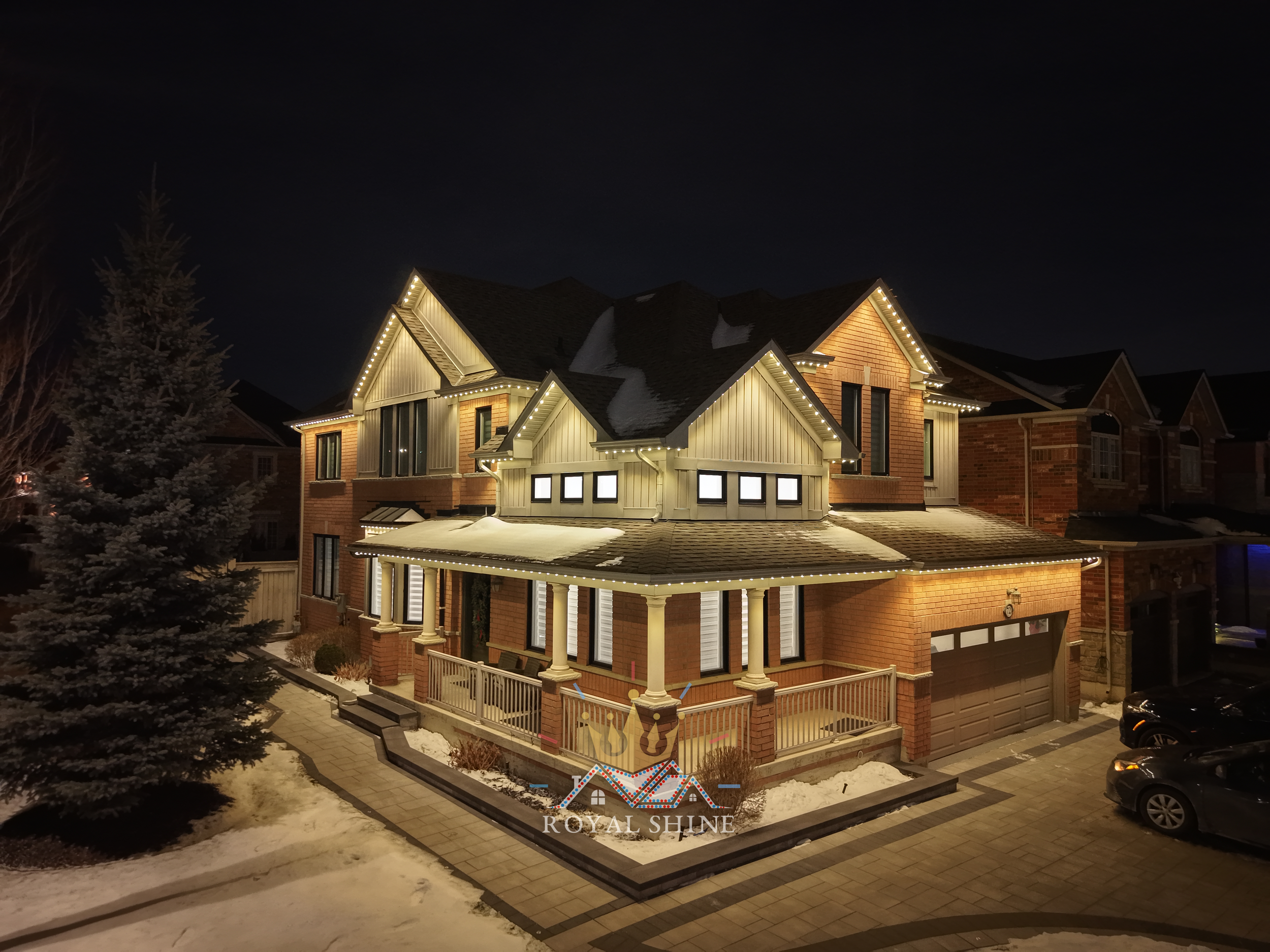 House with LED lights displaying Northern Lights pattern at night, featuring Royal Shine branding.