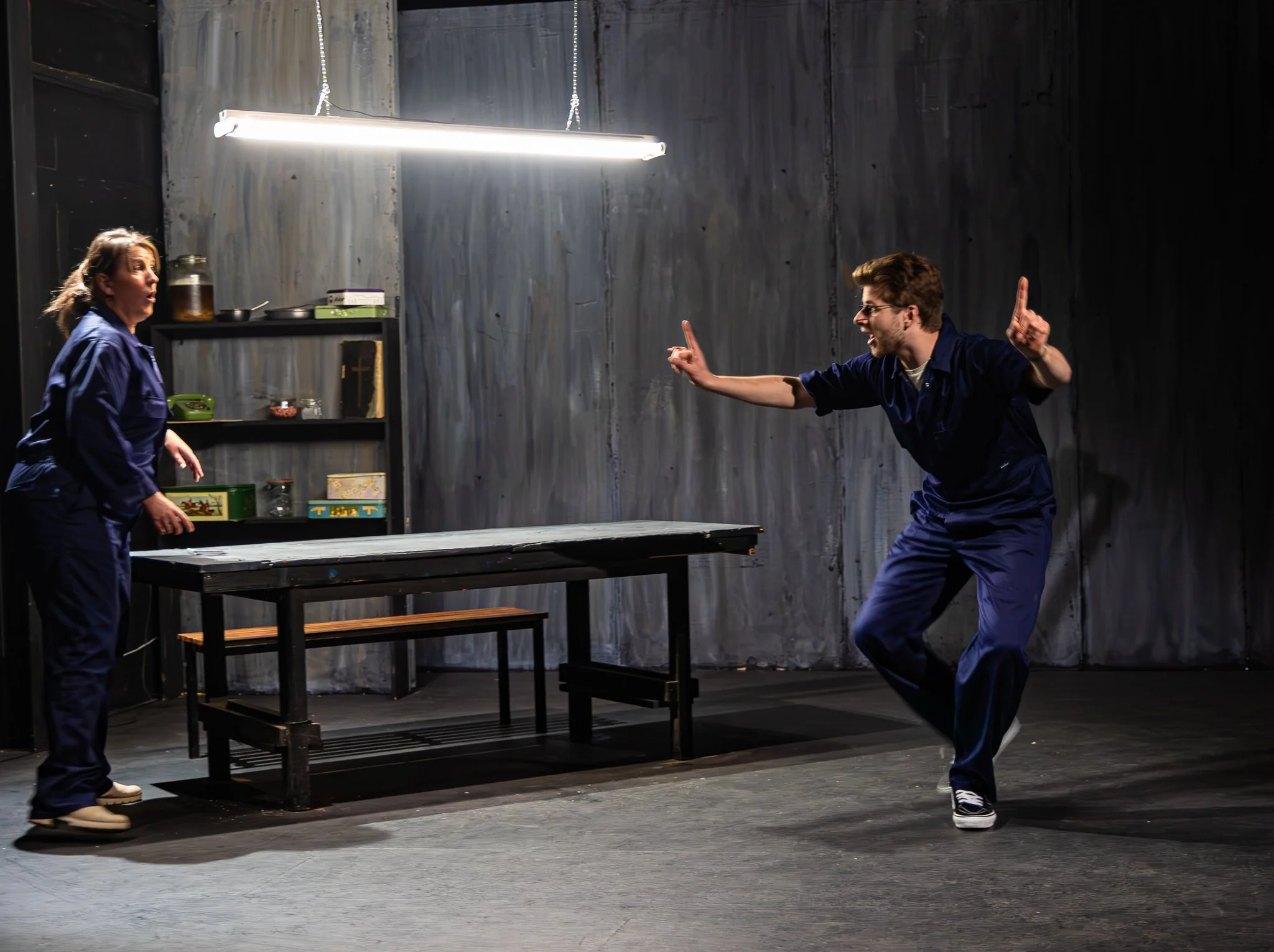 In de Kelder_Scene_04_onder collega's_005.jpg