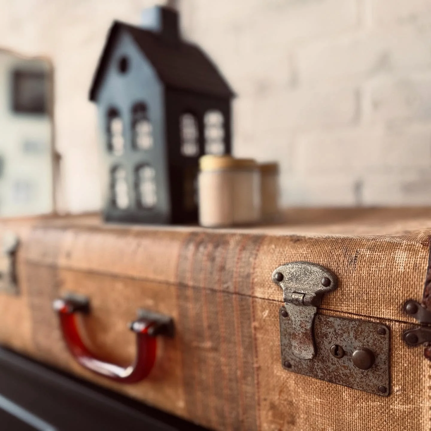 This was my great grandmother&rsquo;s suitcase. That&rsquo;s all I wanted to say..🥰