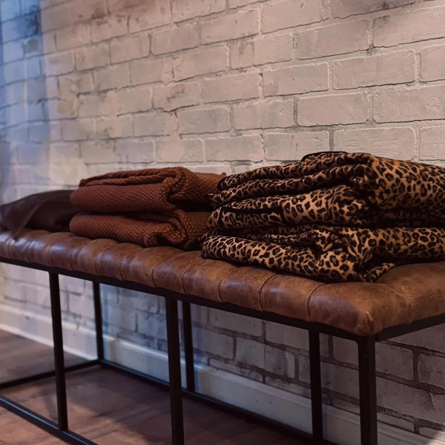 Fall, folded just right.
#preserveandco #boutique #fall #cozy #southcarolina