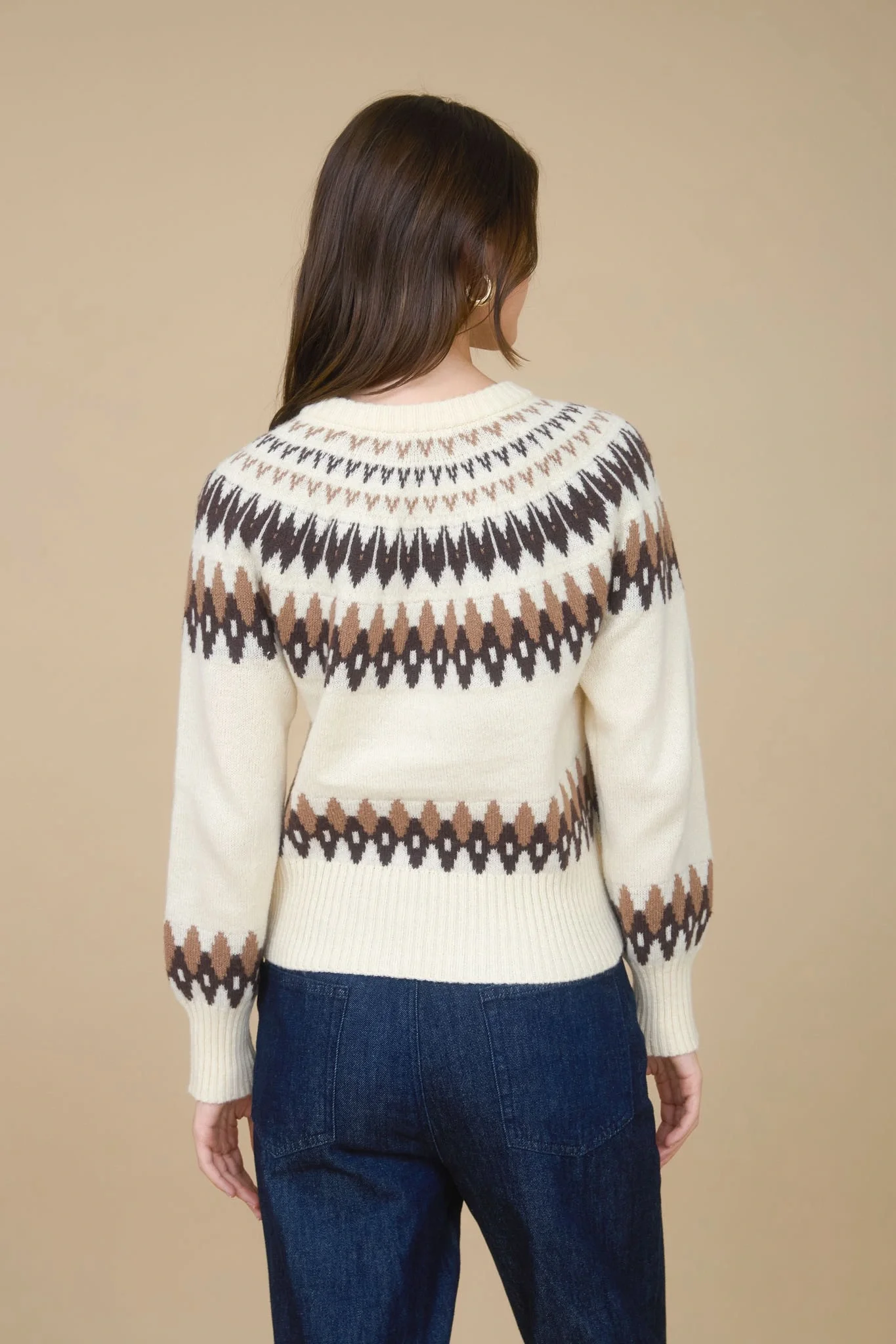 haarth_cardigan_back_model.webp