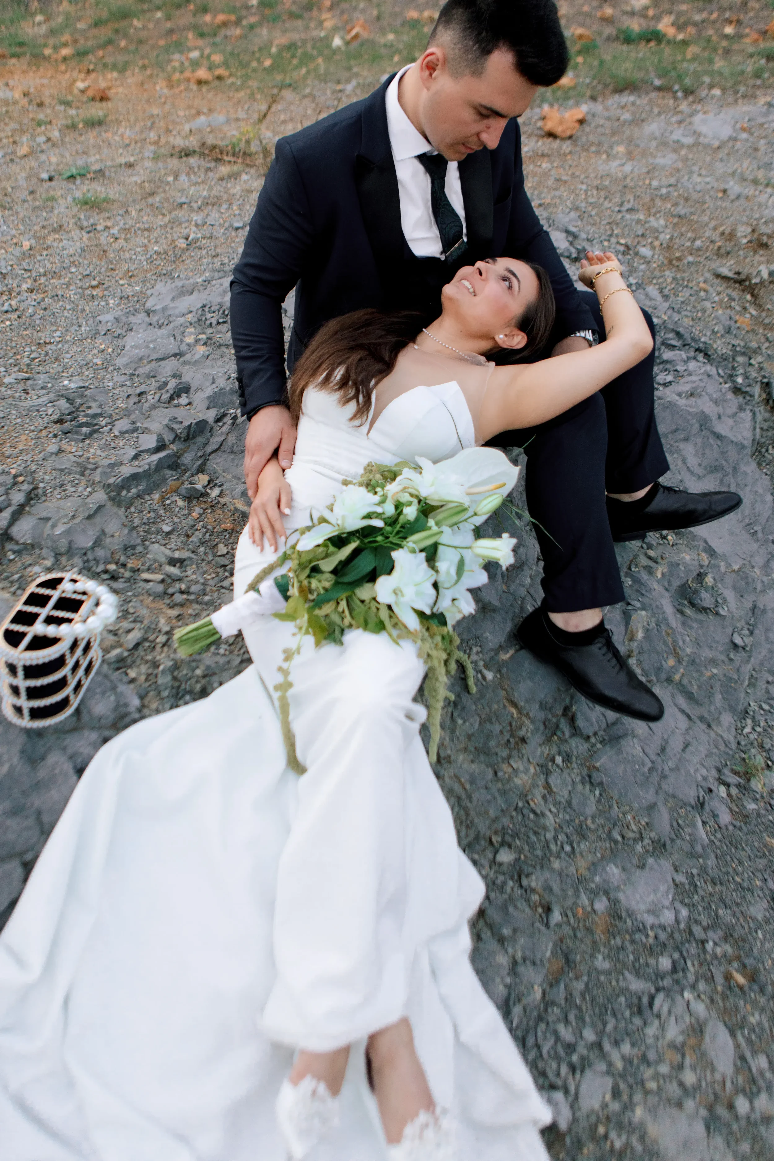 Magazinba illő kreatív kép a friss házasokról. Kéri Levente esküvői fotó