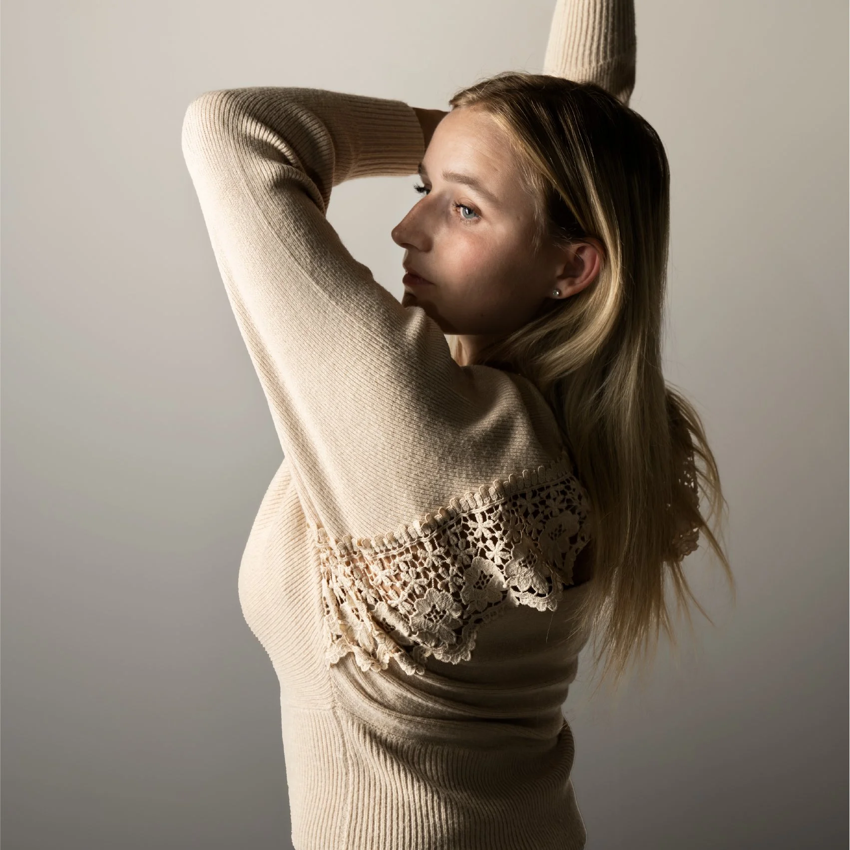 Een fotoshoot hoeft niet altijd met een partner, gezinslid of huisdier te zijn. Het kan ook gewoon helemaal over jou gaan! 💁&zwj;♀️

Een 1-op-1 portretsessie in de studio is volledig afgestemd op jou. Of het nu gaat om persoonlijke portretten, busin