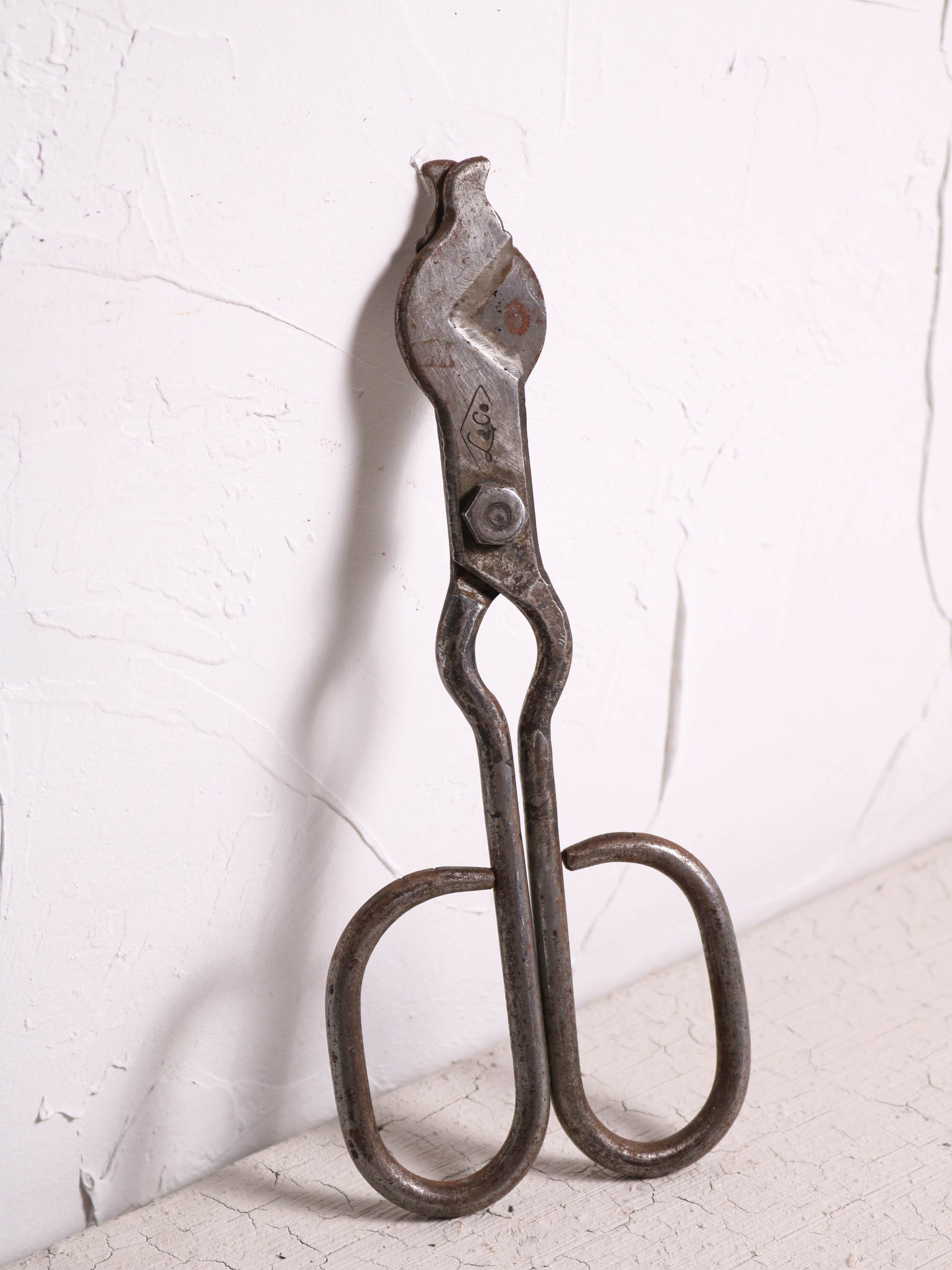 Fig. 9 Lindstrom & Co. Diamond Shears. Classic Swedish craftsmanship featuring stellite hard-faced blades and traditional Swedish appointments.