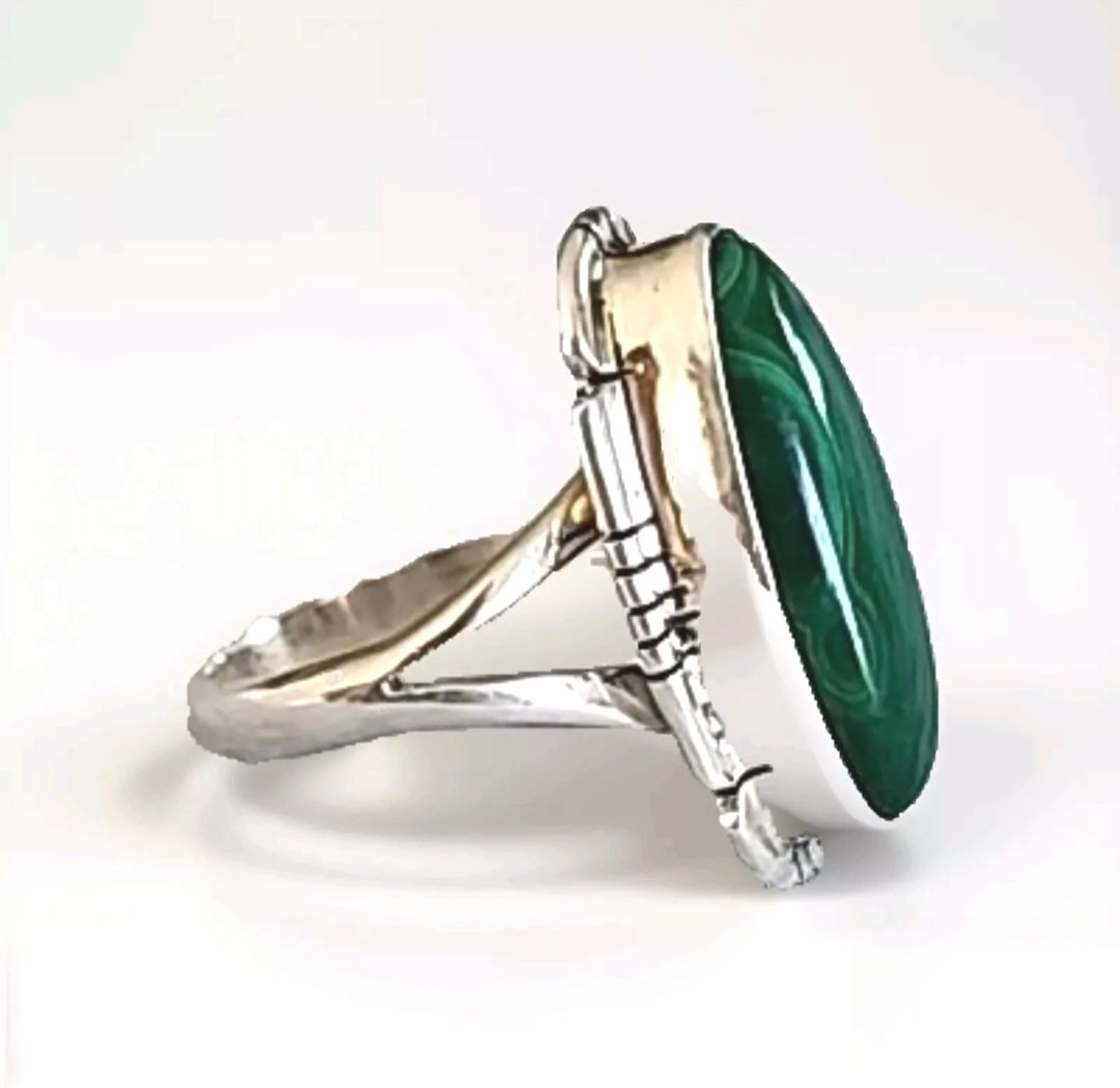 Navajo Native American Sterling Silver Malachite Ring Signed SE, Ring Size 8.50