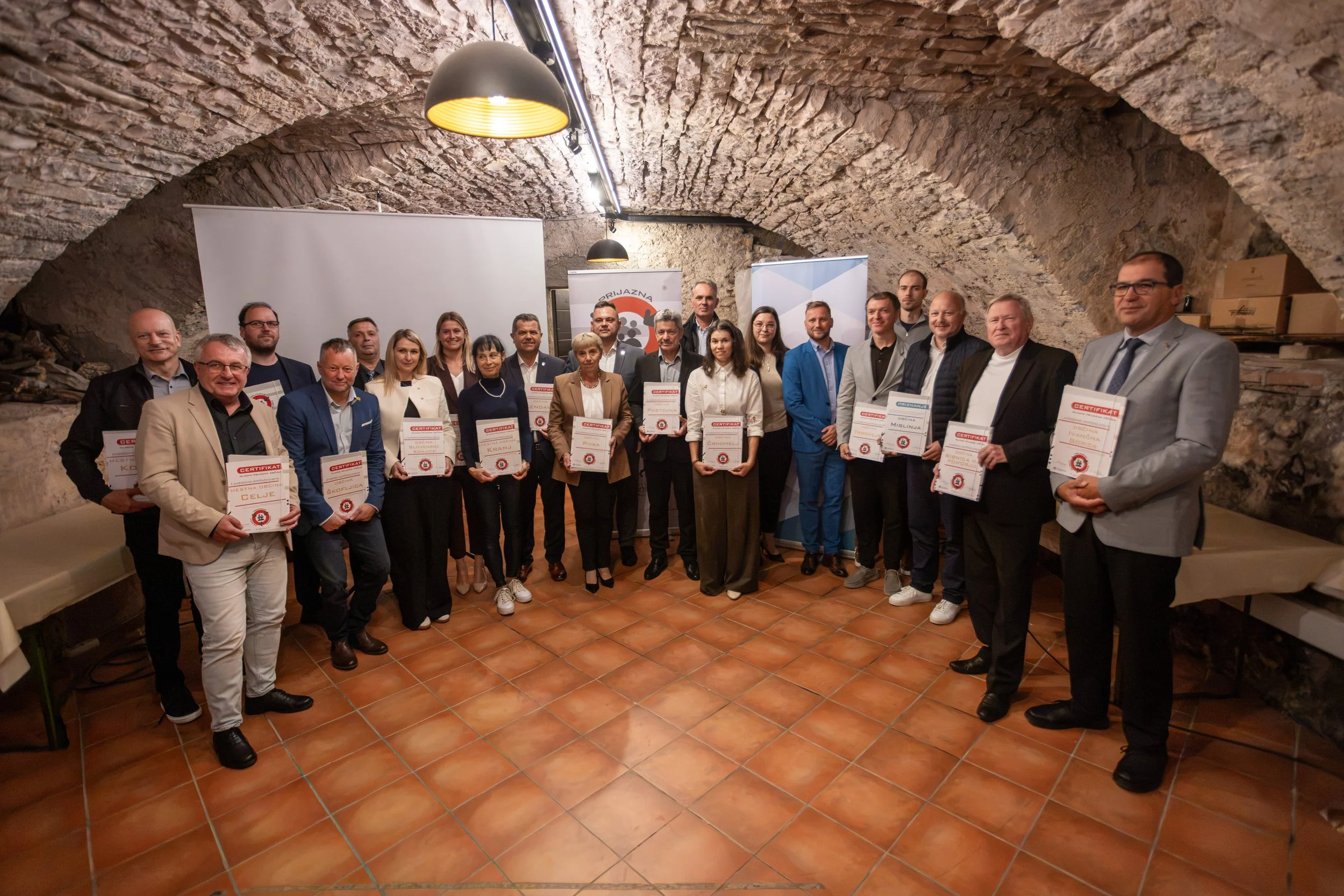 Inštitut za mladinsko politiko podelil certifikate Mladim prijazna občina