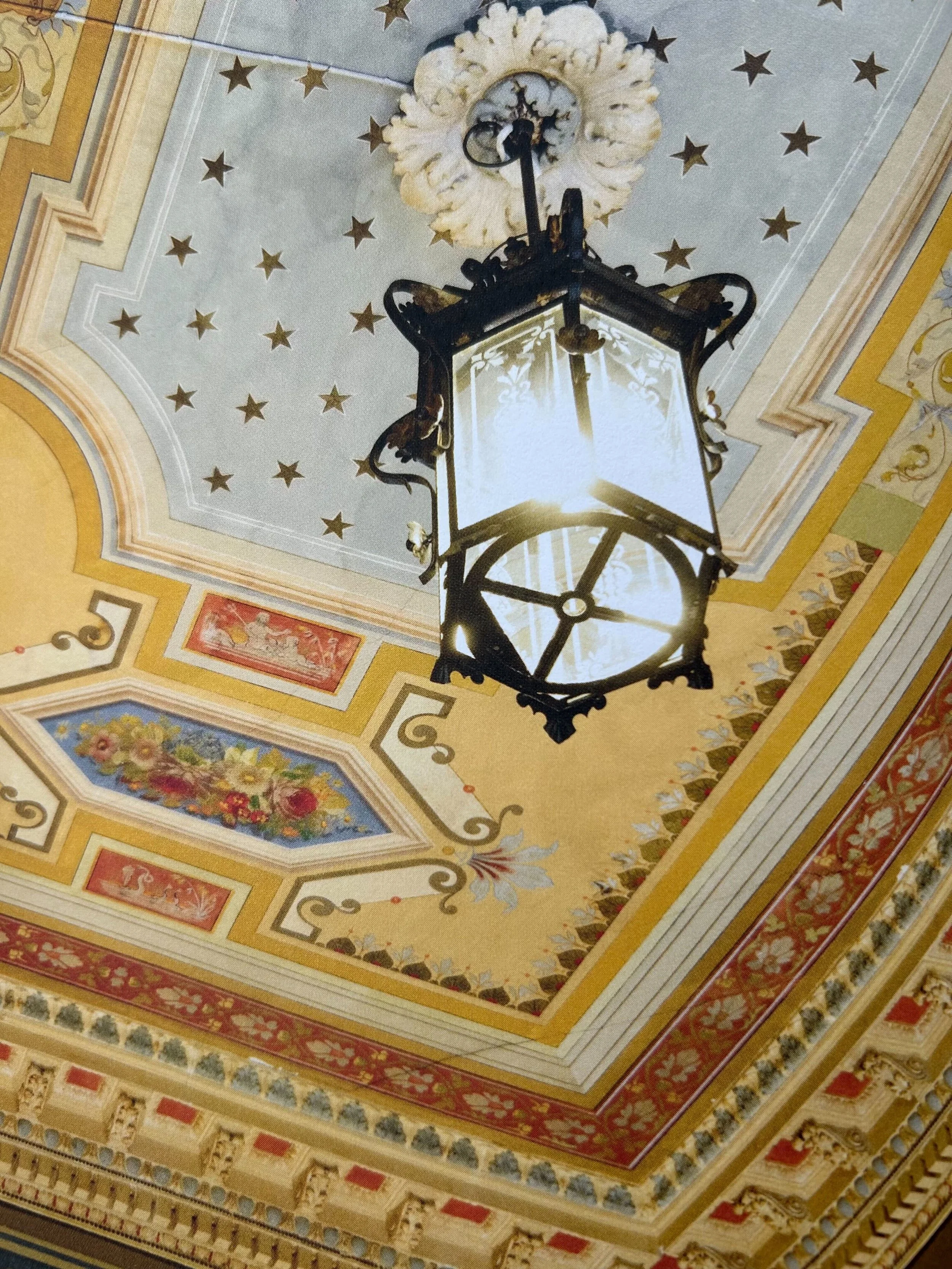 Takmålning i entrén