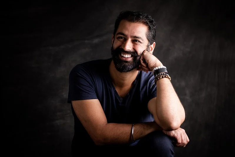 Man wearing a blue t shirt - London Portrait Photographer Matt Rock