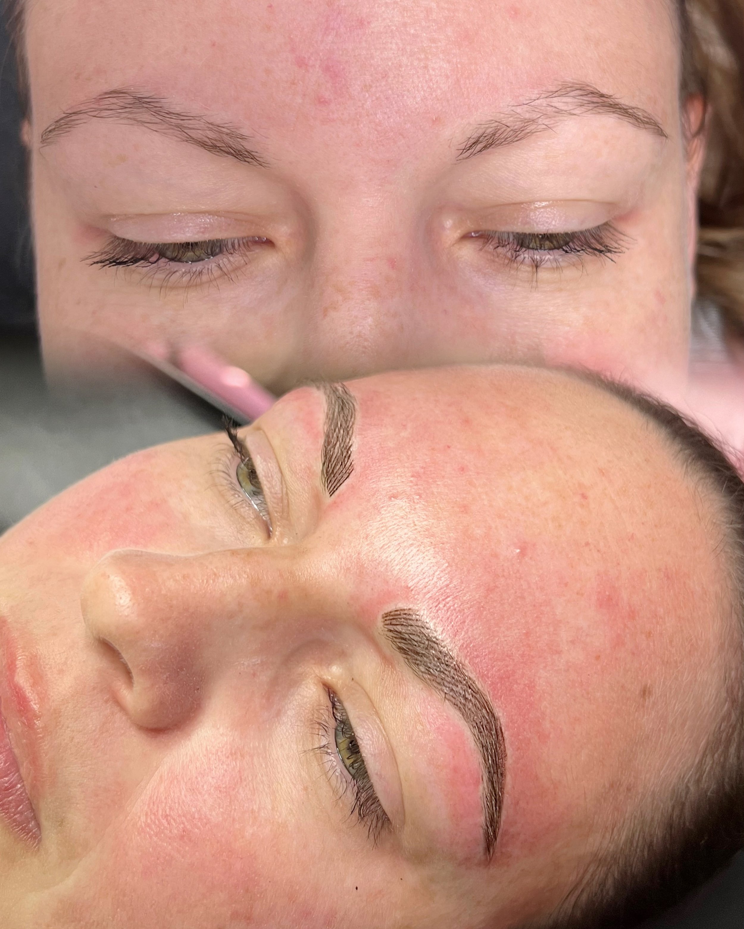 Nano brows using ultra-fine machine strokes for a hyper-realistic, hair-like finish.