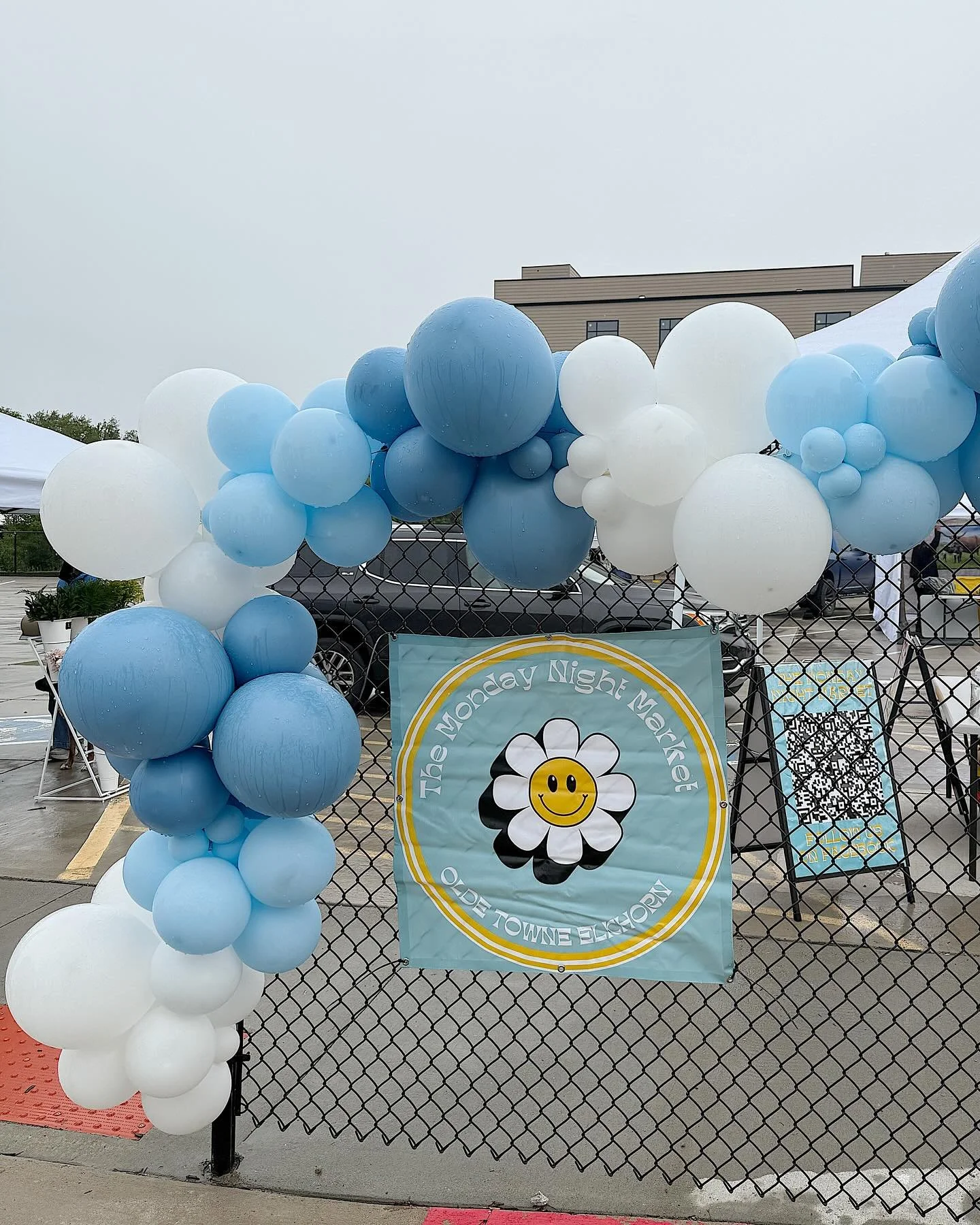 UPDATE!!!! We&rsquo;ve got Soul Food on the Go and 5 amazing vendors out here tonight for the Monday Night Market! Brave the rain and come show some love🫶✨ 

VENDORS &mdash; 
@nurtureddough.co 
@the_gathering_co 
@beadbystella 
@fx.n.art 
@hannahdbp