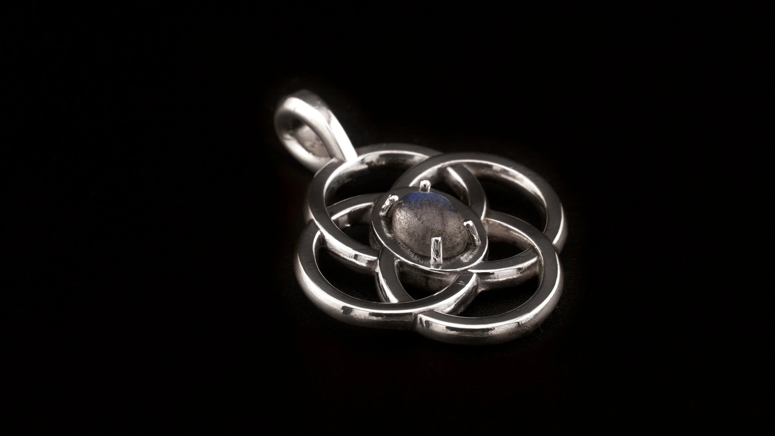 Celtic Knot Pendant with 9x7 Stone