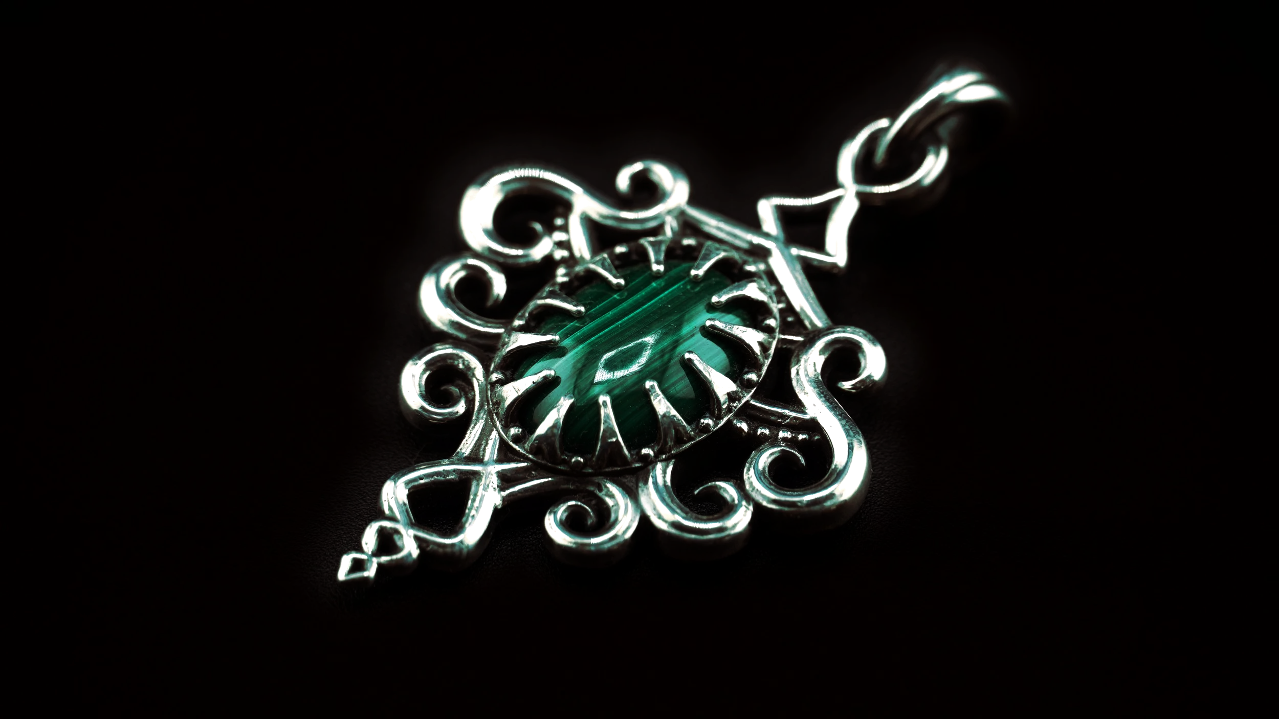 Sterling Silver Victorian Style Pendant5.5cm with 18x13 Malachite Stone