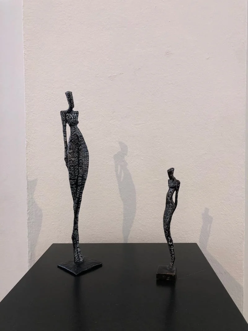 Kalligraphie Acryl auf Bronzeplastiken