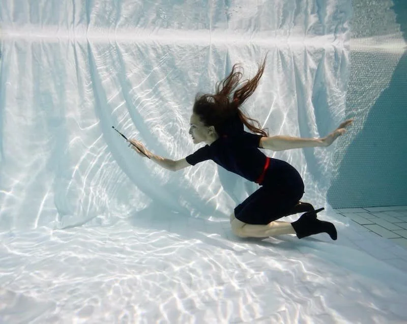 performance-unter-wasser-jeannine-platz.jpeg
