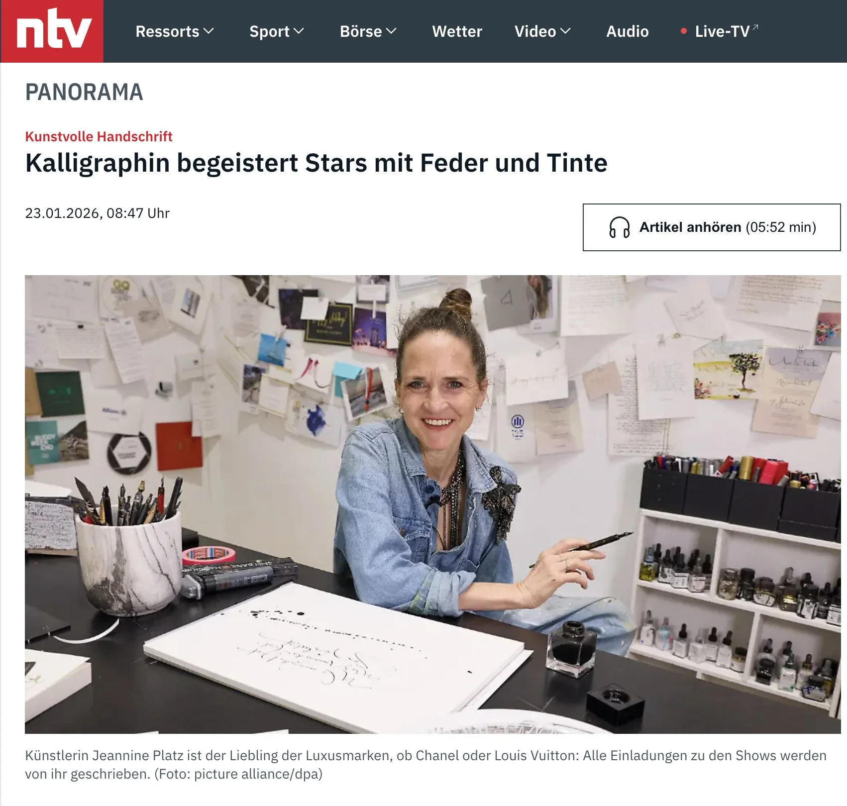 Kalligraphin begeistert Stars mit Feder und Tinte