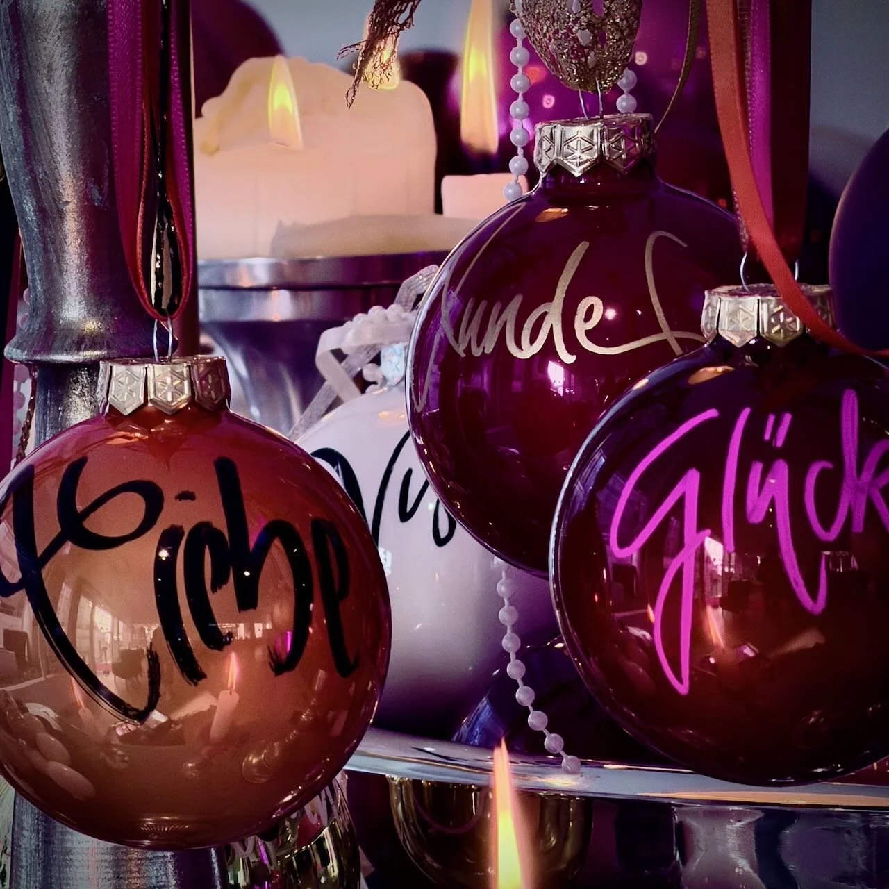jeannine-platz-weihnachtskugeln-kalligraphie.jpeg