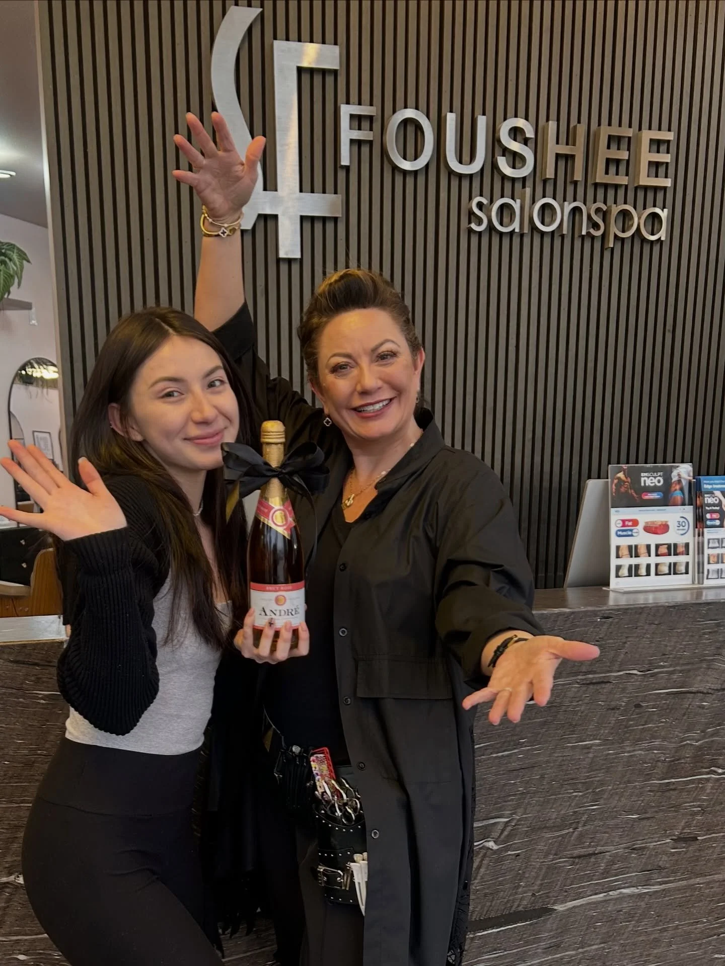 🎉🎉A HUGE CONGRATULATIONS TO @jujuxbeeeeee FOR PASSING THE ASSISTANT PROGRAM AND BECOMING AN ELEMENT 2!🎉🎉

Call or go online to book with her today!!!