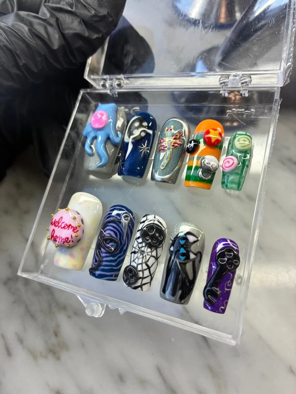 Amazing press on sets done by @rarebeauty.byry !! 
#fousheesalonspa #nailart