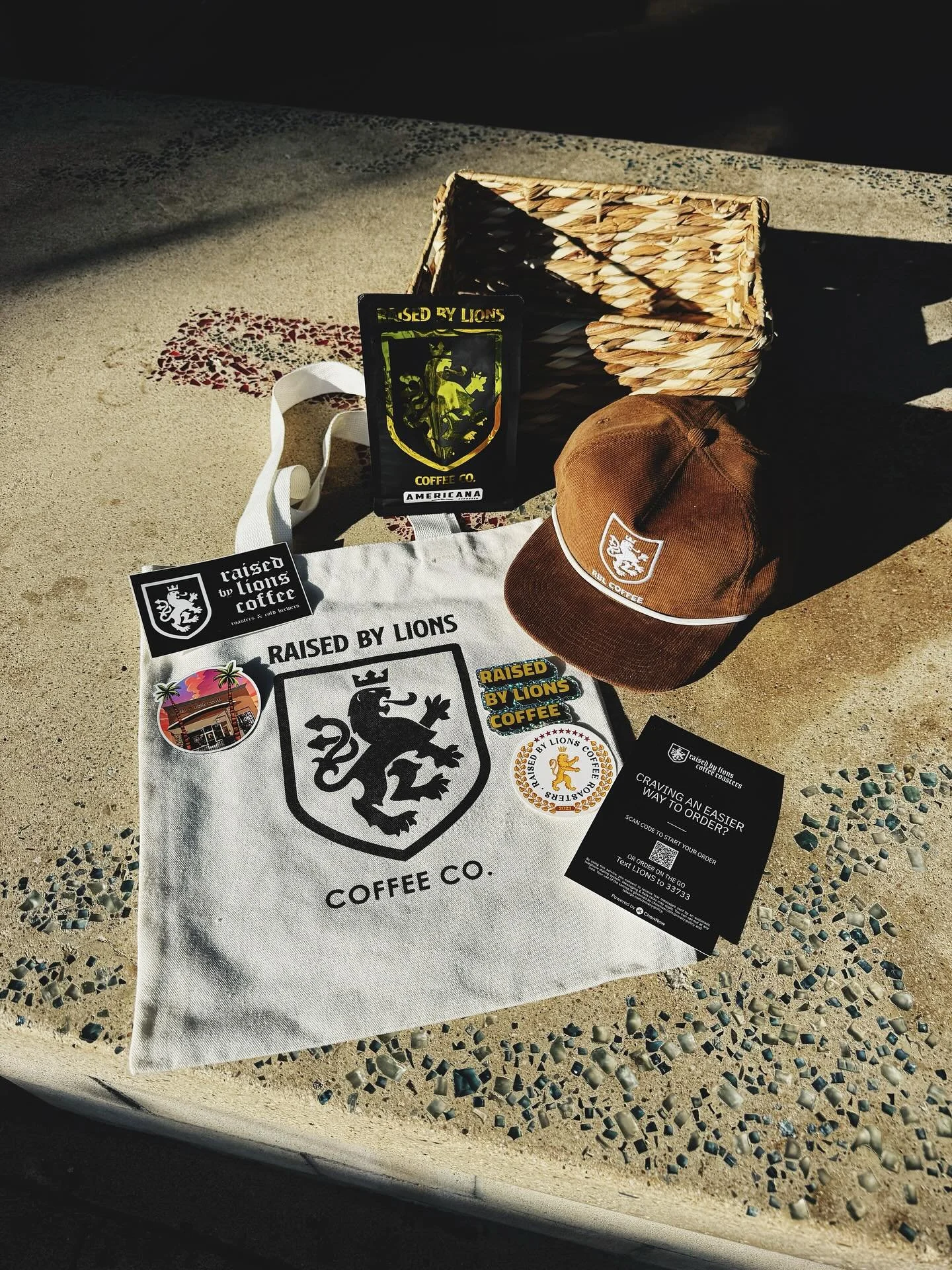 One more raffle prize to get you pumped for the morning. 
An awesome little package provided by our amazing coffee sponsor, Raise By Lions Coffee (@raisedbylionscoffee )
One lucky winner will get some amazing coffee, a snazzy corduroy cap, stickers