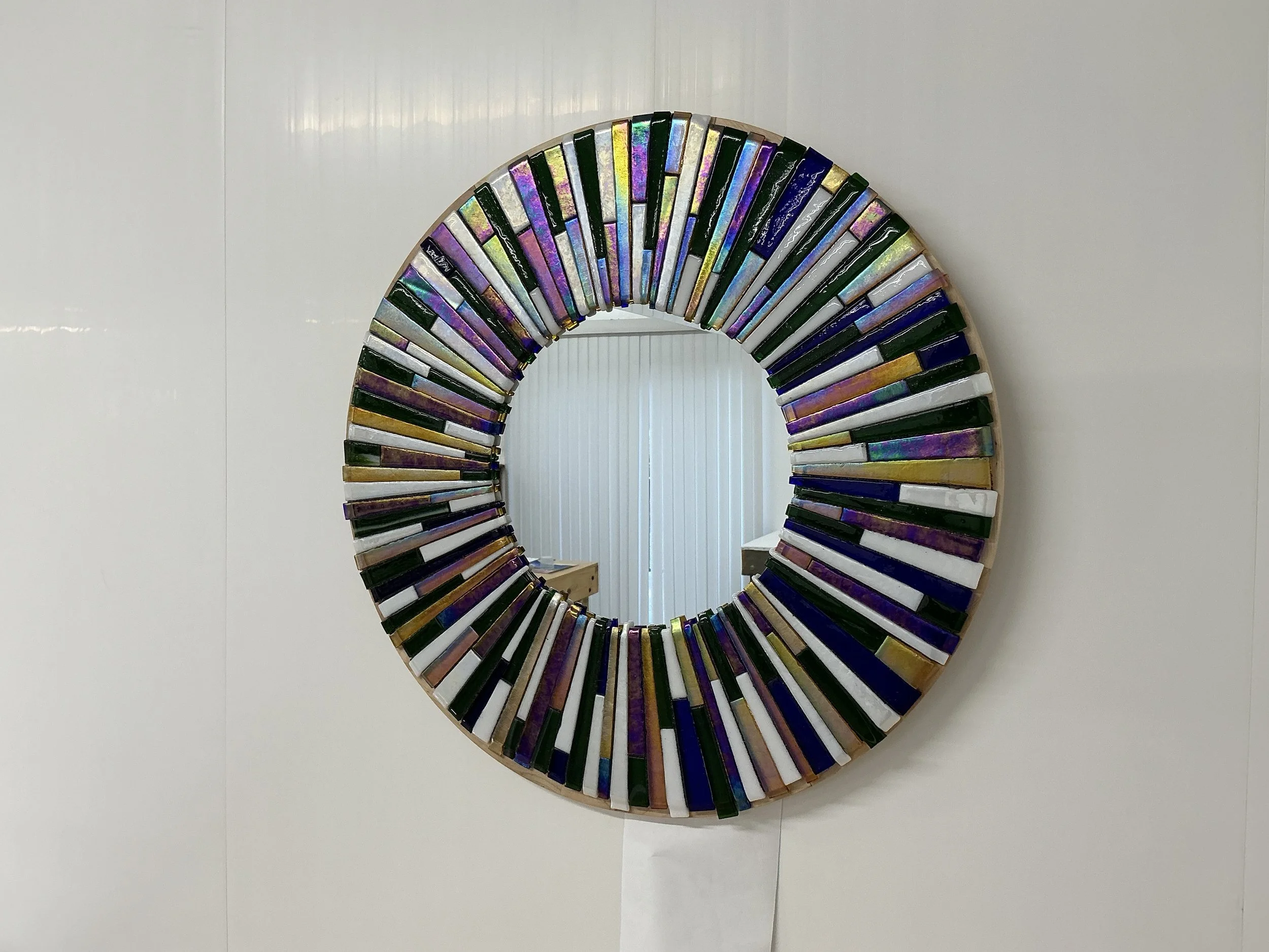 Round mirror