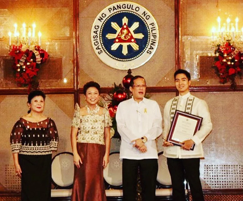 Rafe receiving the Presidential Award from President Benigno Aquino III.jpg