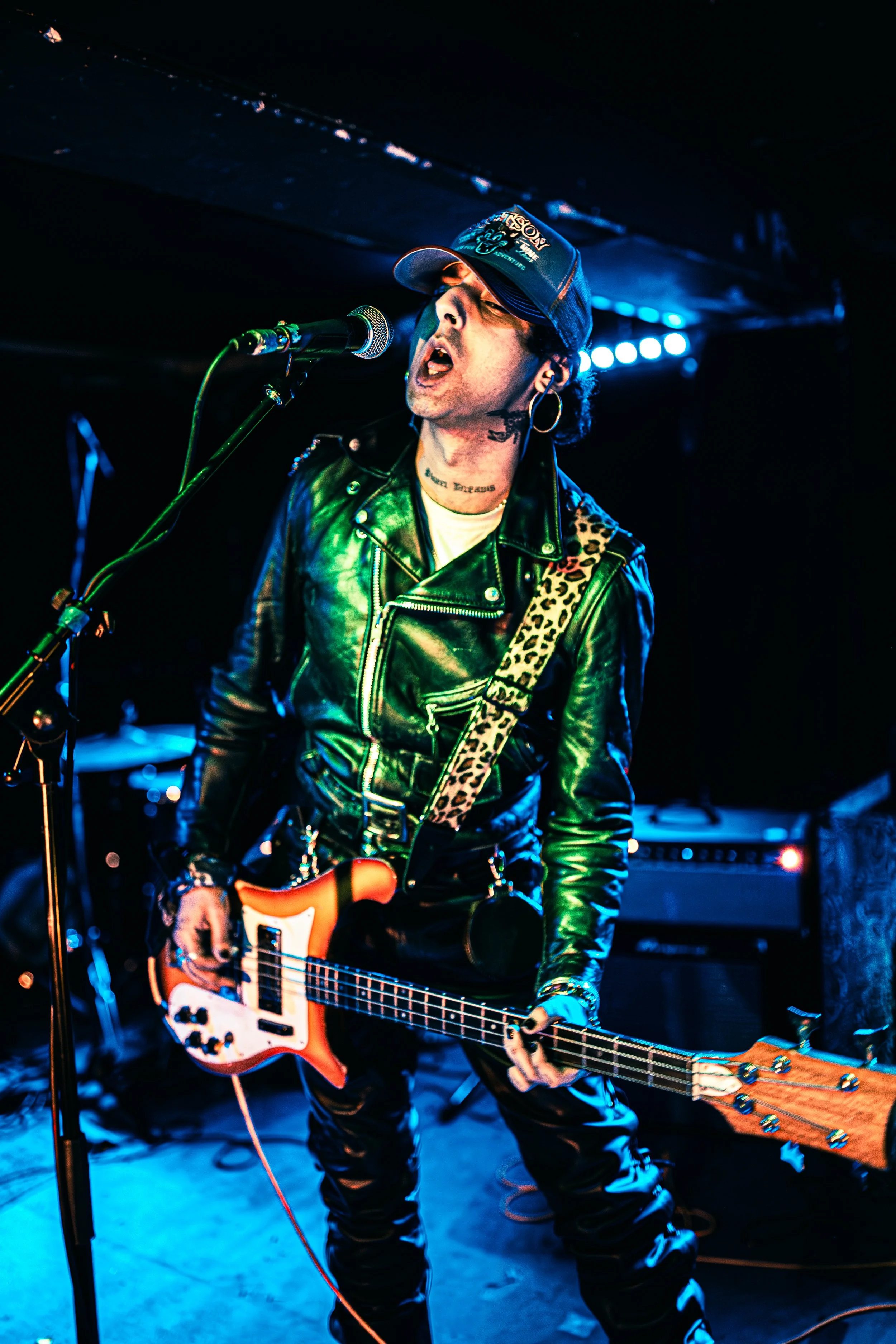 WornOut_SebrightArms_Fun_LuxuryApartments_Buds-5.jpg