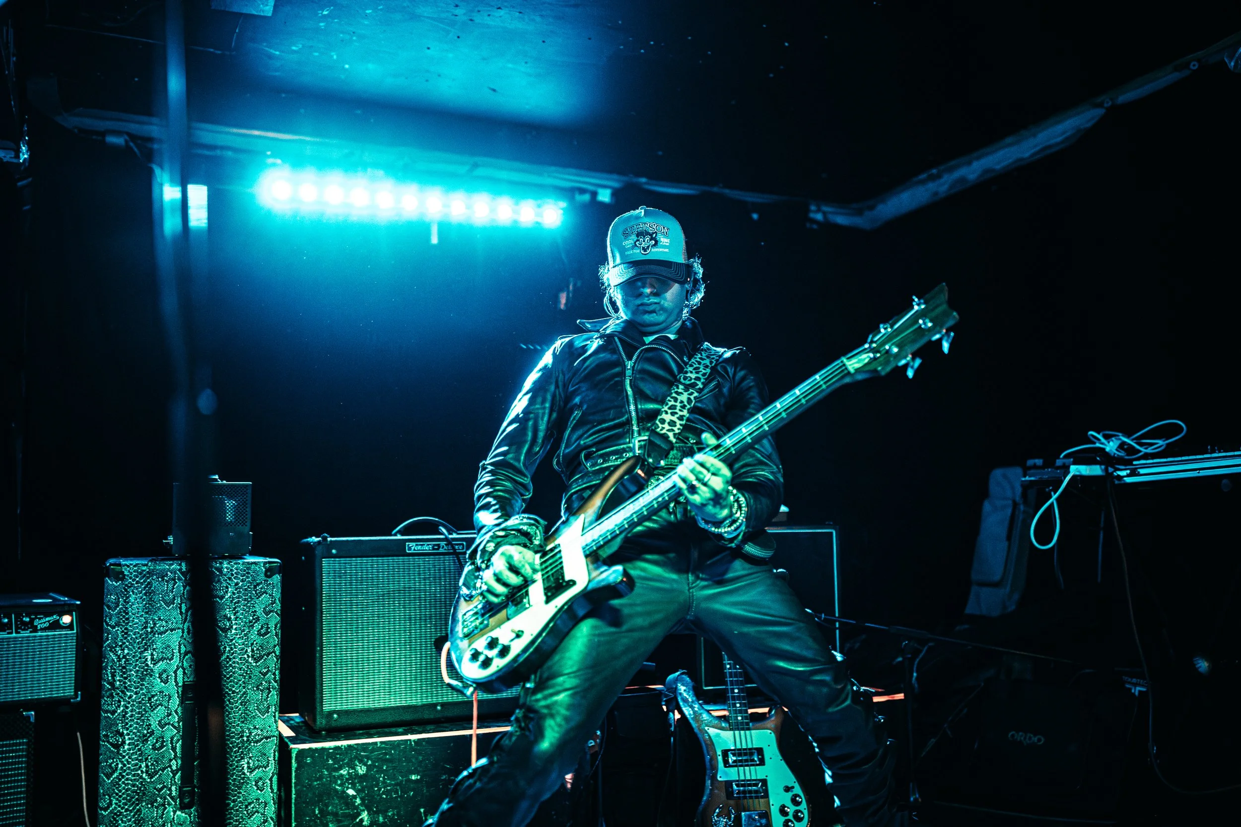 WornOut_SebrightArms_Fun_LuxuryApartments_Buds-7.jpg