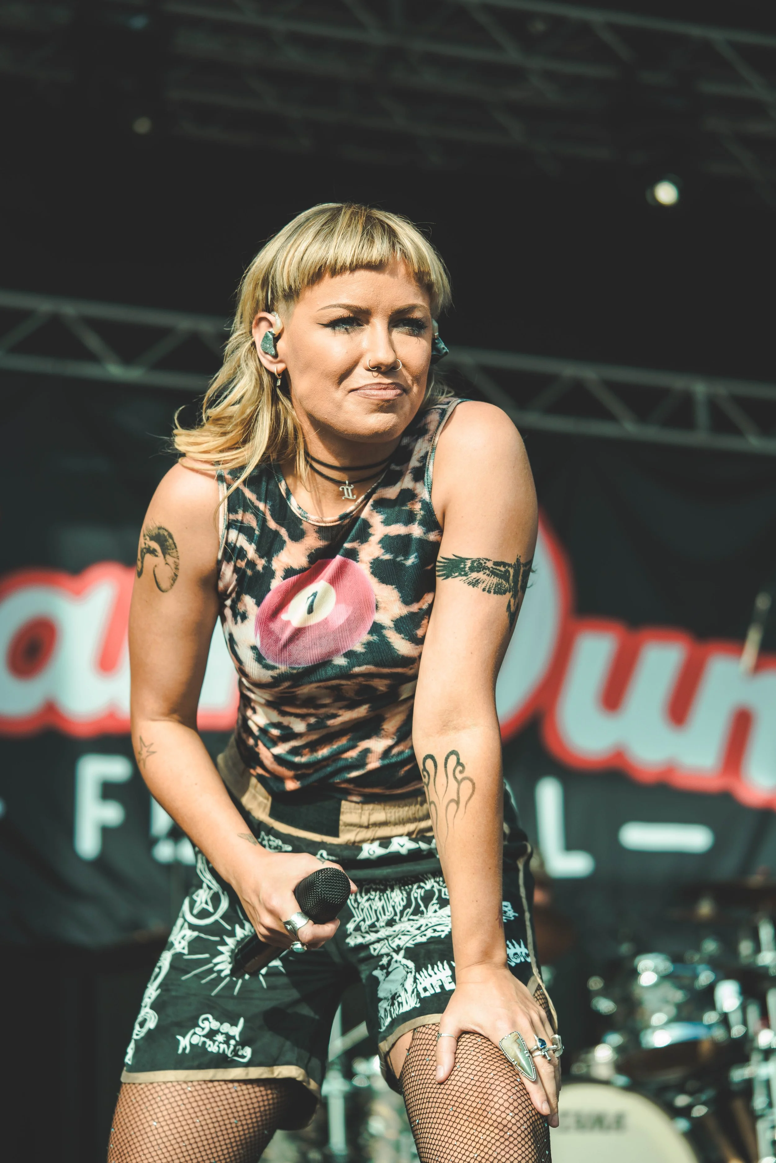 TONIGHT ALIVE_03.jpg