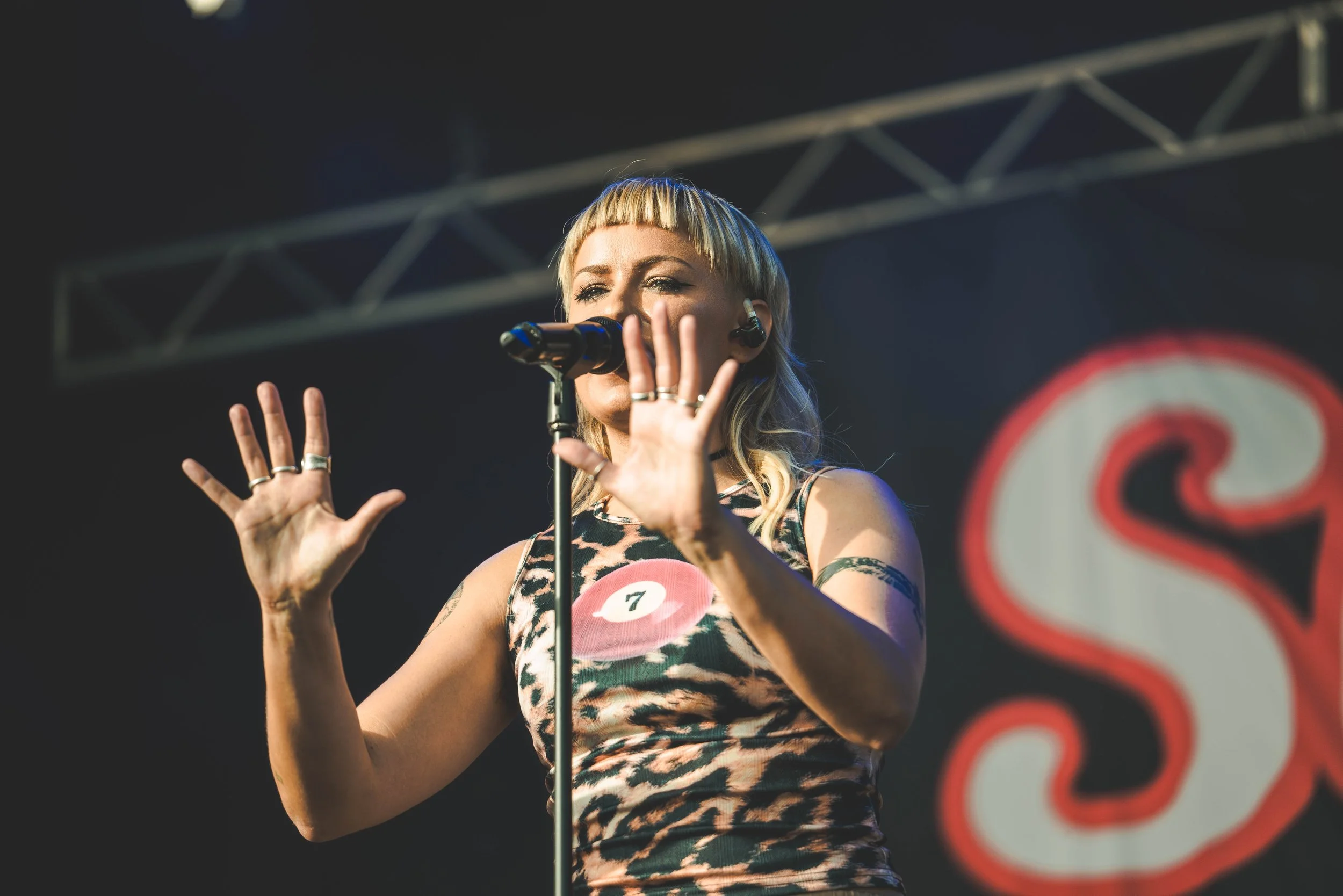 TONIGHT ALIVE_13.jpg