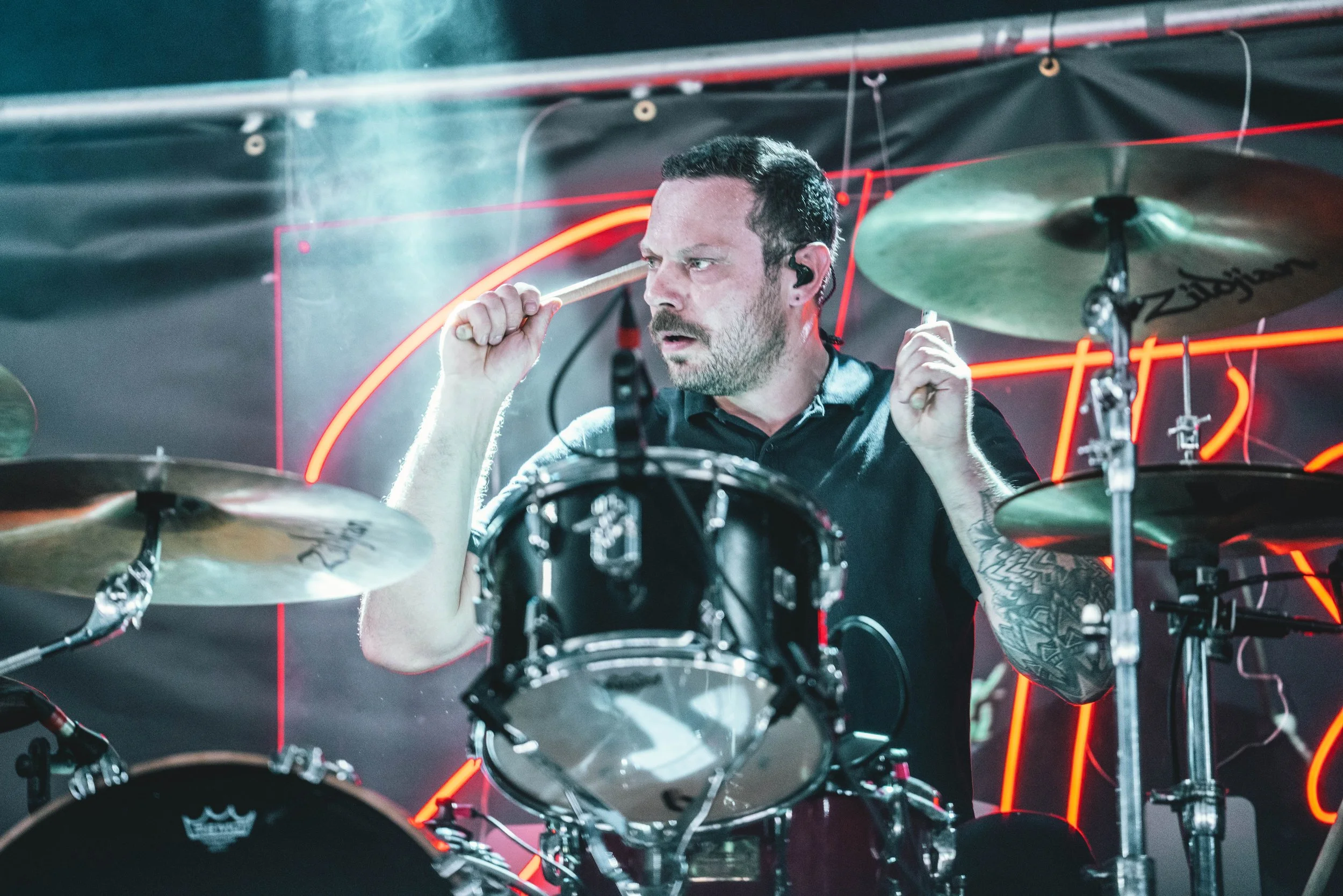 HANDS LIKE HOUSES_05.jpg
