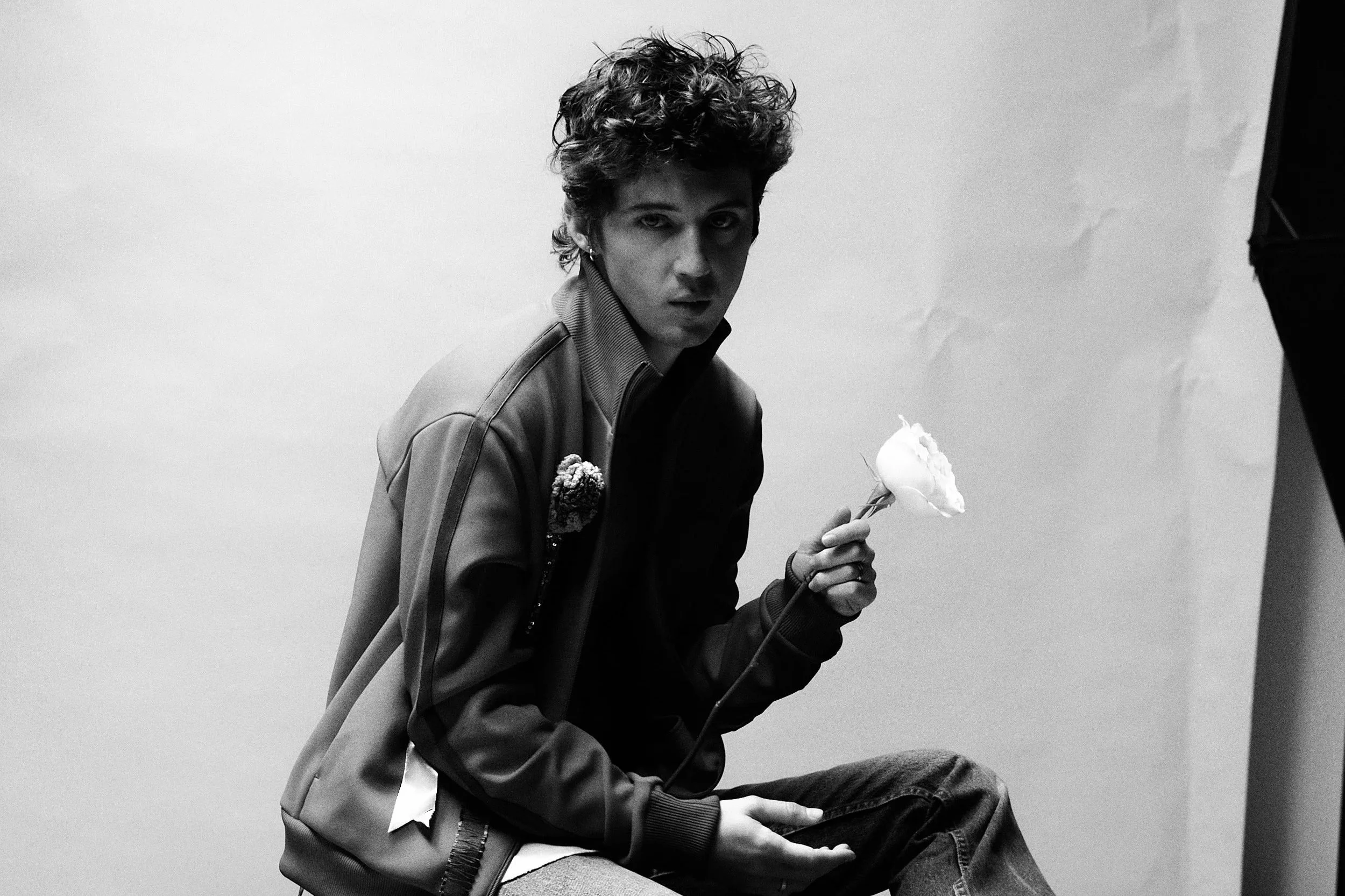 TROYE SIVAN RETURN WITH NEW SONG