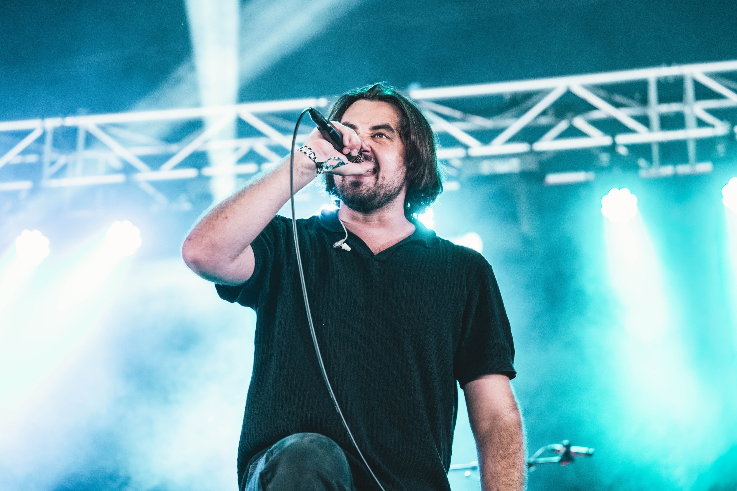 HANDS LIKE HOUSES_02.jpg