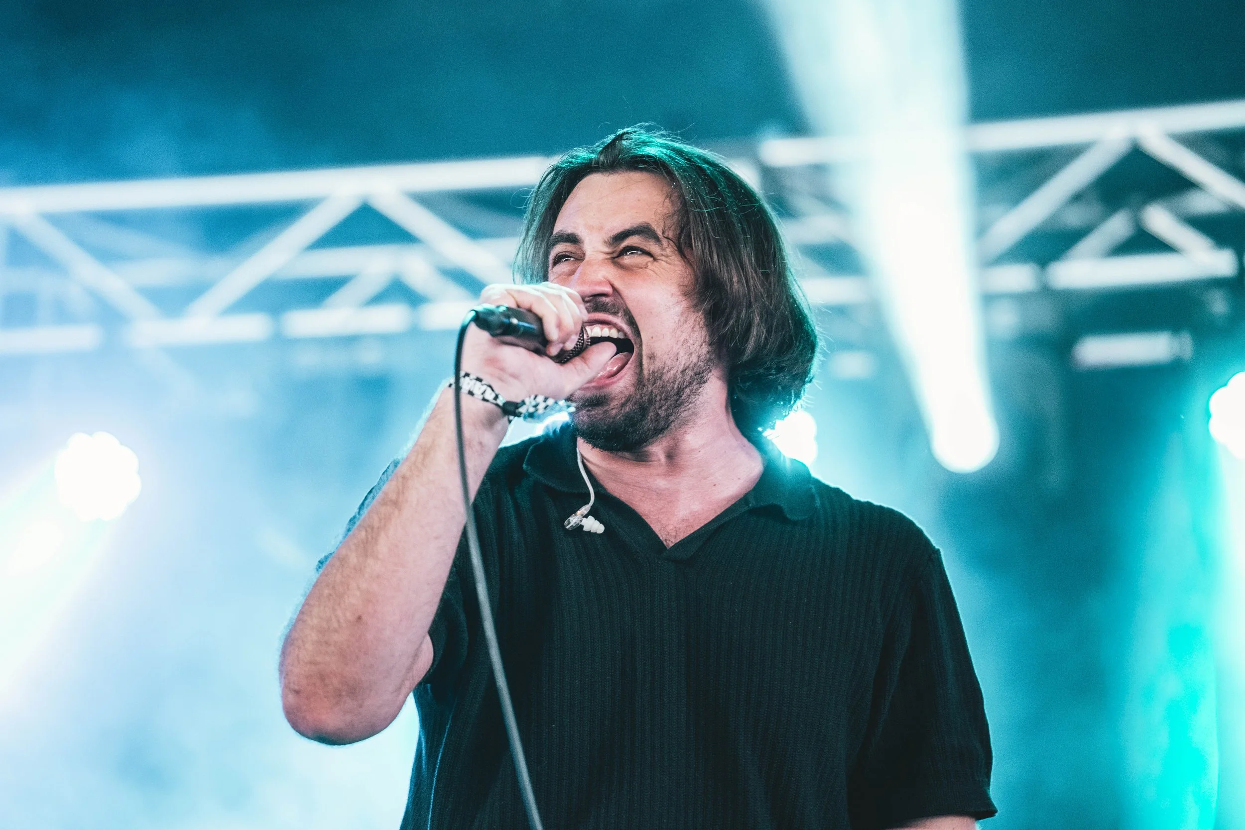 HANDS LIKE HOUSES_03.jpg