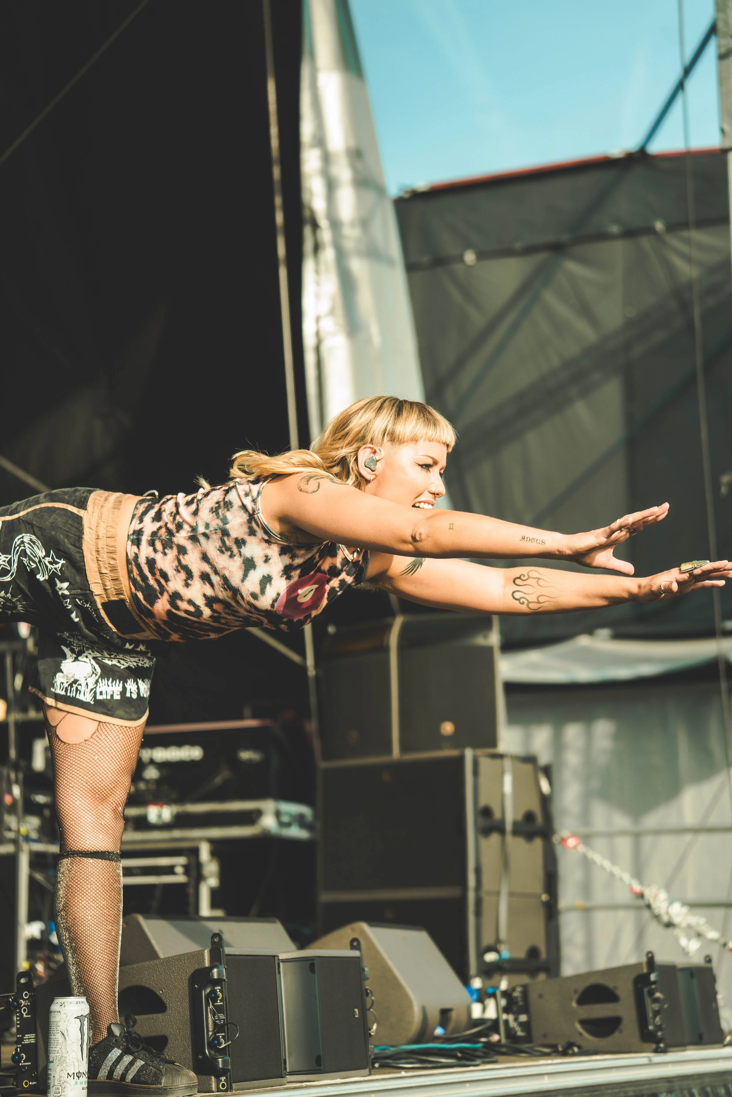 TONIGHT ALIVE_07.jpg