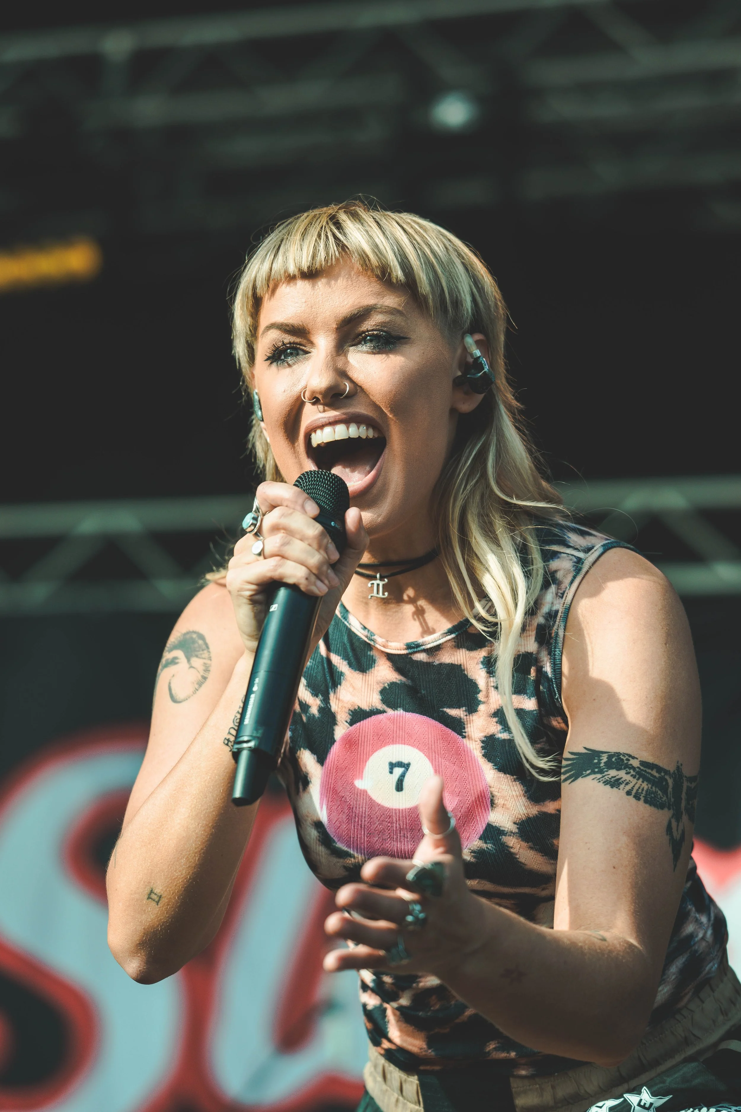 TONIGHT ALIVE_09.jpg