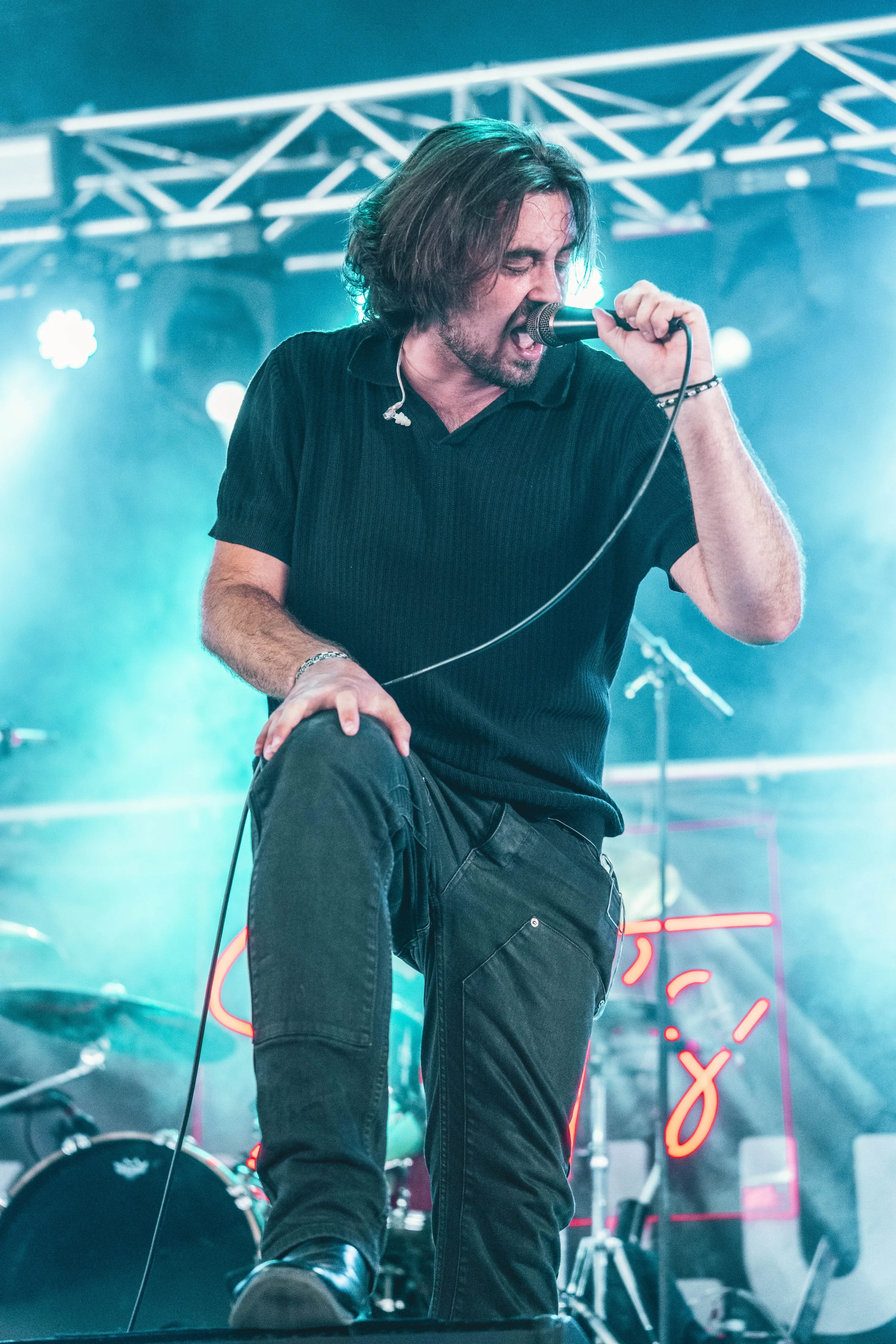 HANDS LIKE HOUSES_06.jpg