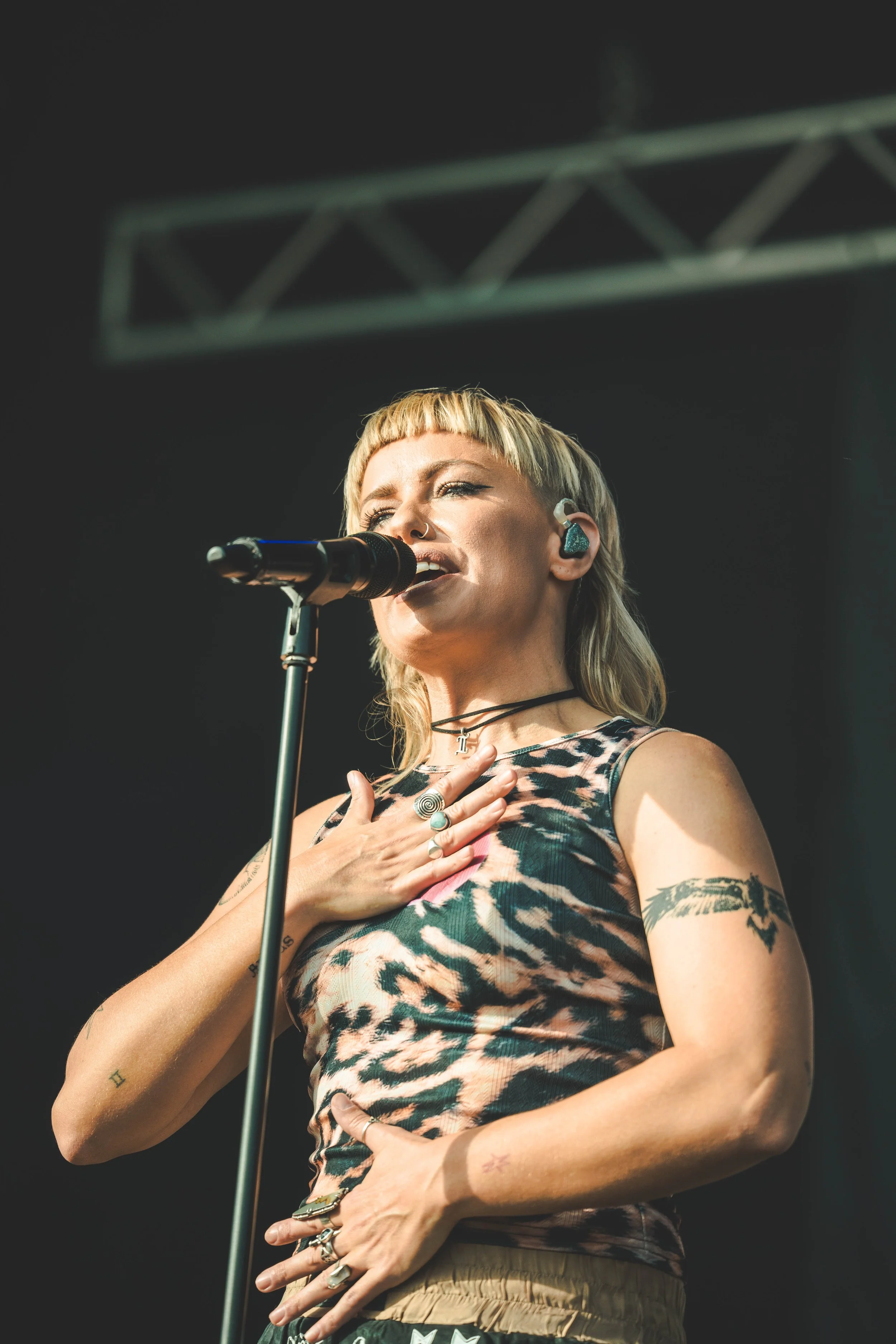 TONIGHT ALIVE_11.jpg