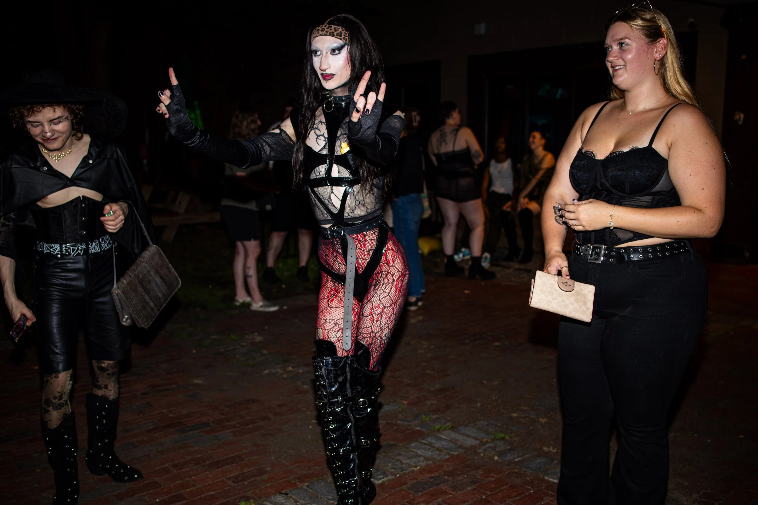 jackielegsbday-080126-120.jpg