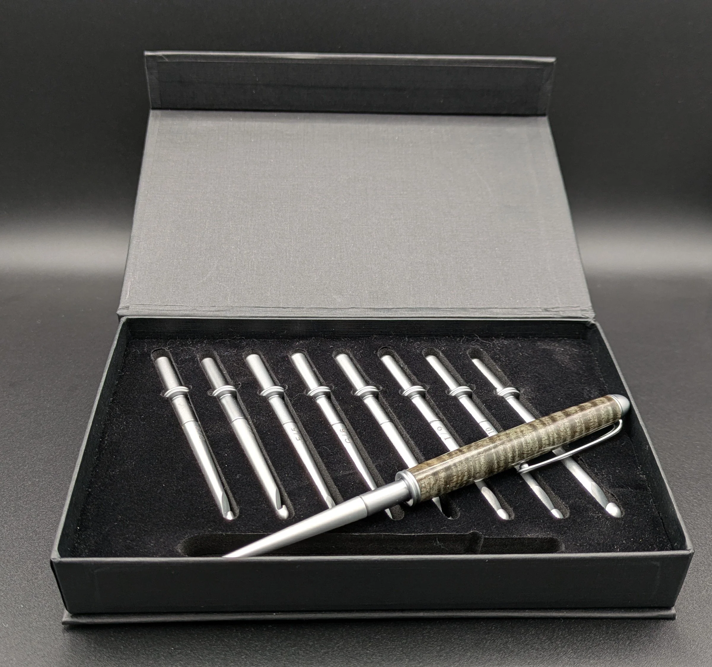 Hookin’ Stick 10 piece set Black Dyed Curly Mango