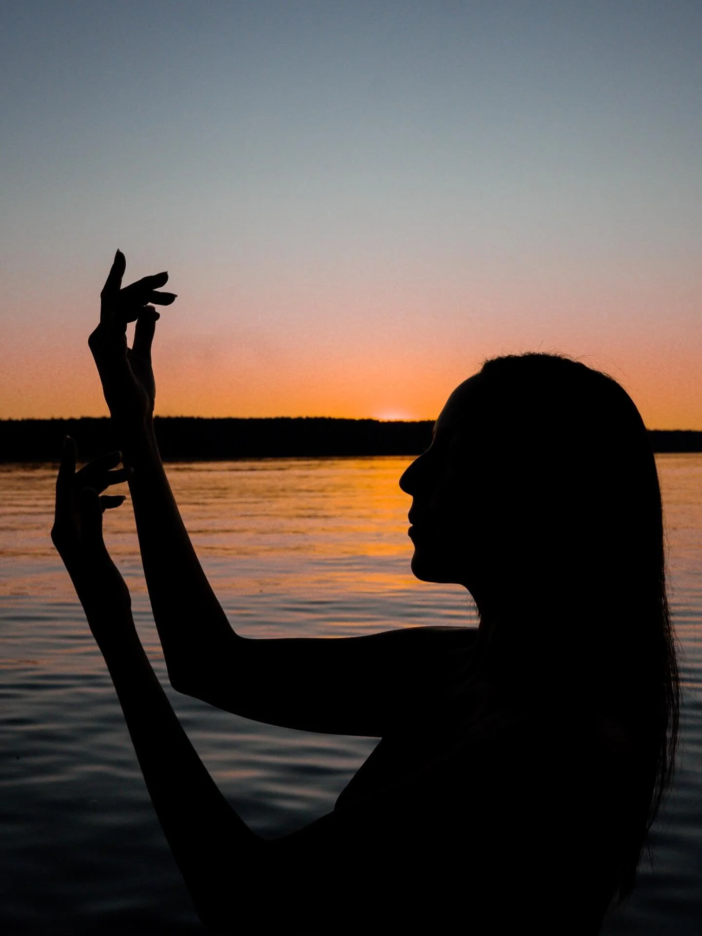 ʟɪᴍɪɴᴀʟ ᴡᴏᴍᴀɴ, ʙᴏʀɴ ᴛᴏ ᴅᴀɴᴄᴇ ᴏɴ ᴛʜᴇ ᴛɪᴅᴇꜱ. 

I often wonder how the maker makes us.

How we are all held within this living relational field, placed perfectly within a constellation unique to our paths. 

As I contemplate my own constellation, it rev