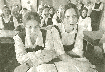 Photo of girls in school in Iraq
