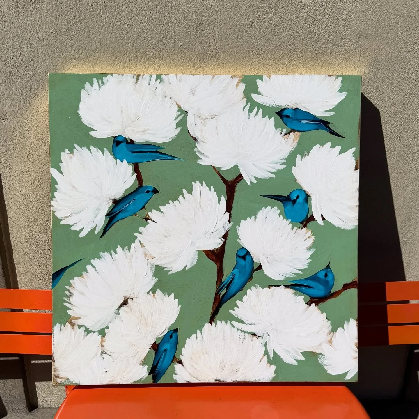 We 🧡 this Joseph Bradley series! Vivid blue birds set against soft white blooms, with just a hint of gold ✨

24x24" &amp; 36x36" oil and gold leaf on deep edge wood panel. Customs sizes available DM for details