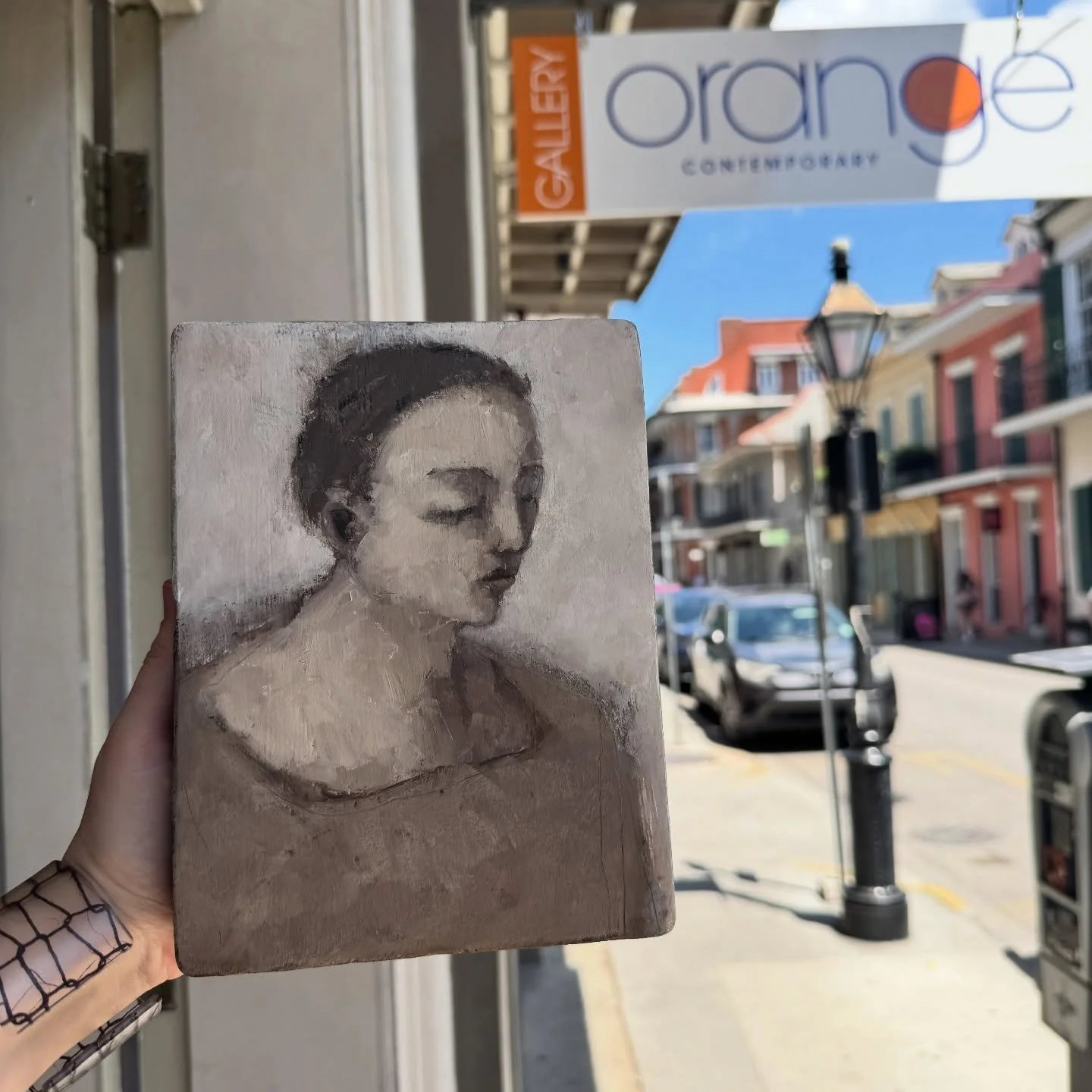 Petite works by Cathy Rose 🌹 painted in oil on found objects.

Charming in scale, thoughtful in execution and inviting at $550. Now available on our website or DM to acquire 🍊