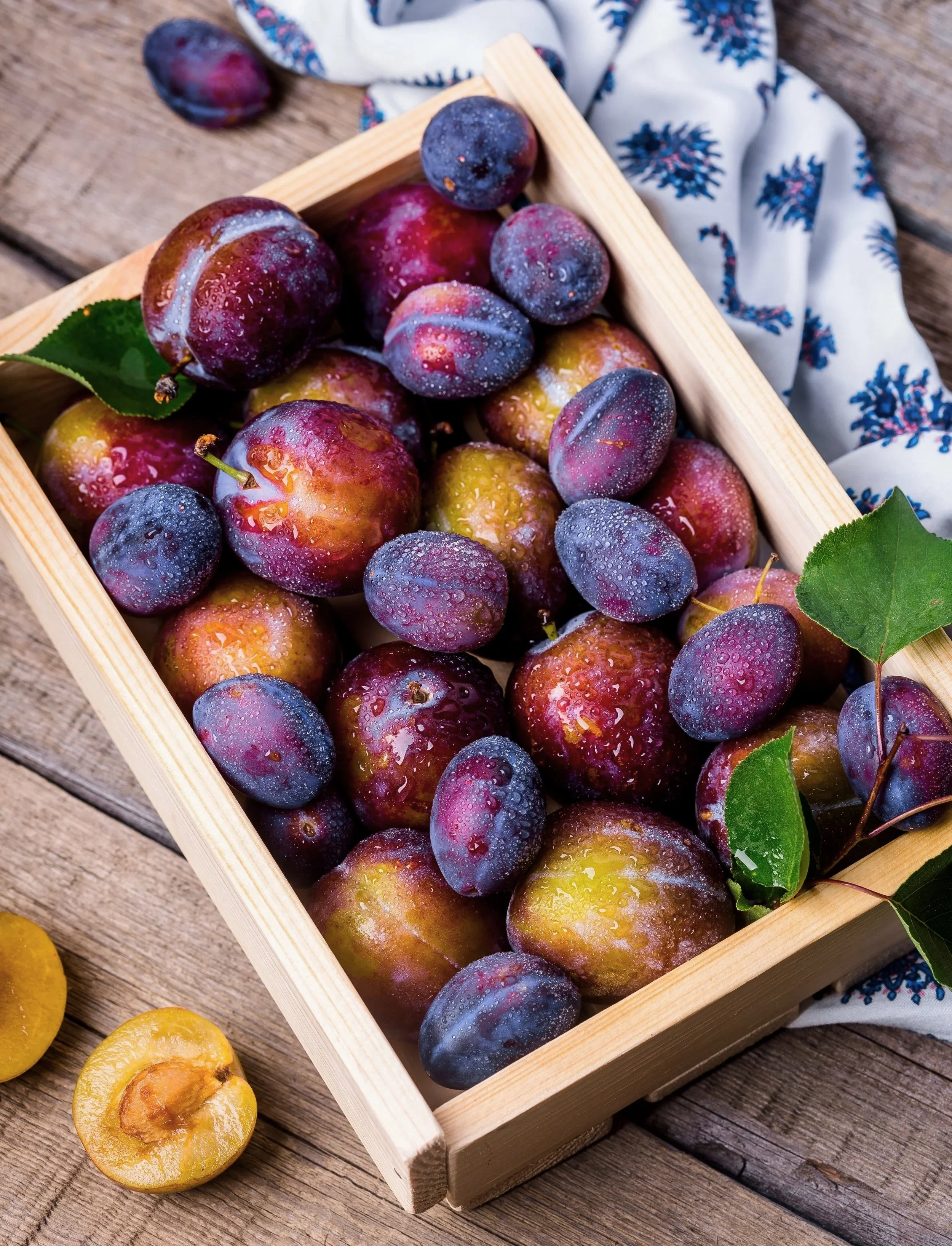 daria-yakovleva-plums-1898196.jpg