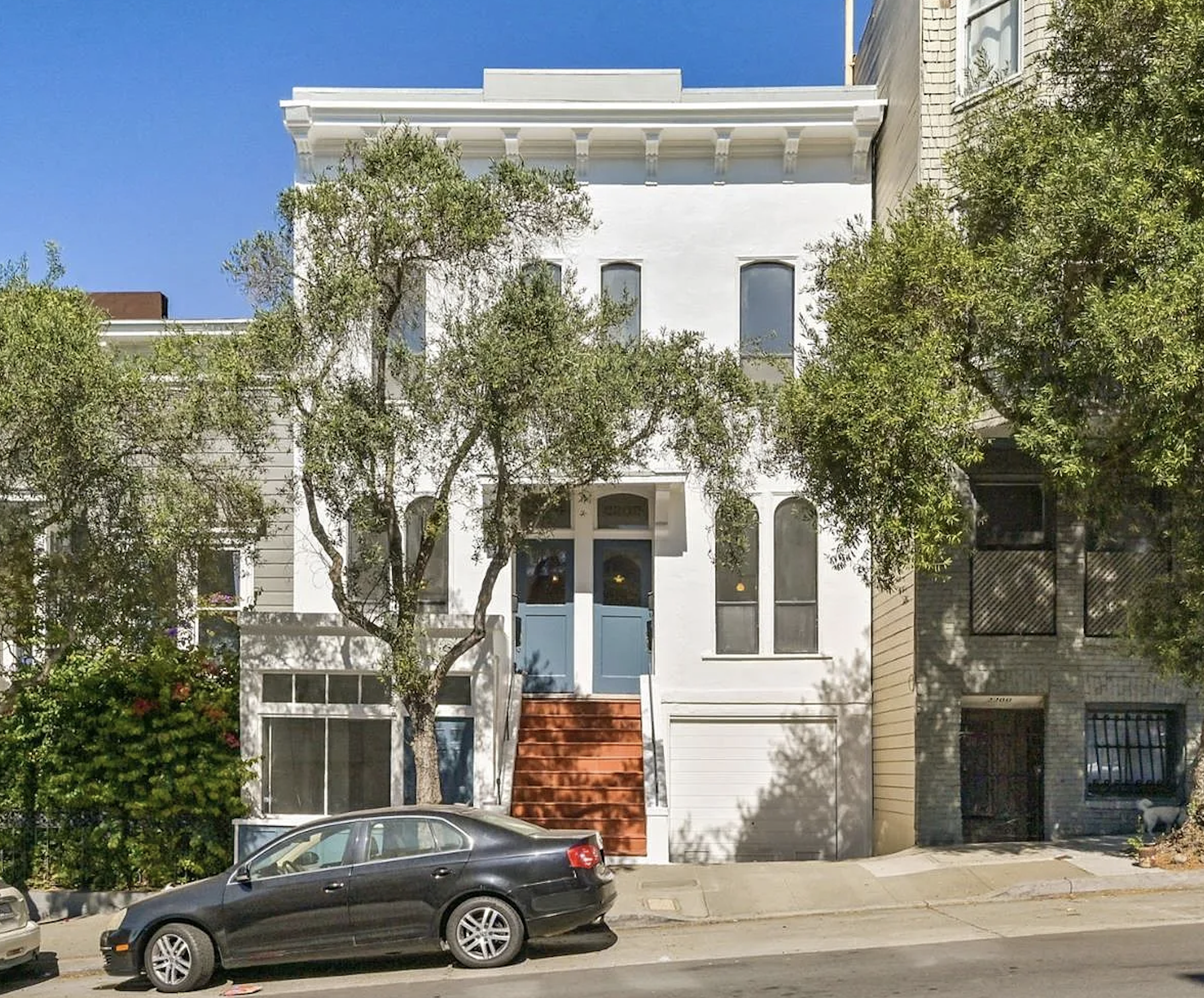An image of 2204 Pine St