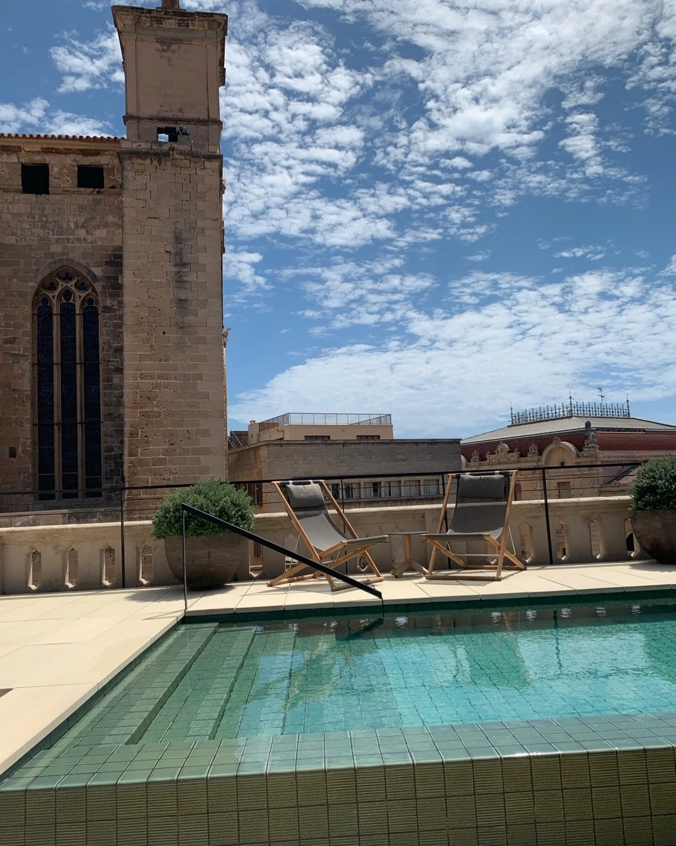 Mallorca, the biggest Balearic island but with lots of hidden corners (and hotel gems!) to explore. Some of our favorites? @hotelsantfrancesc @grandhotelsonnet @belmondlaresidencia @cap_rocat @fsmallorca @hotelcanferrereta @sonbunyola