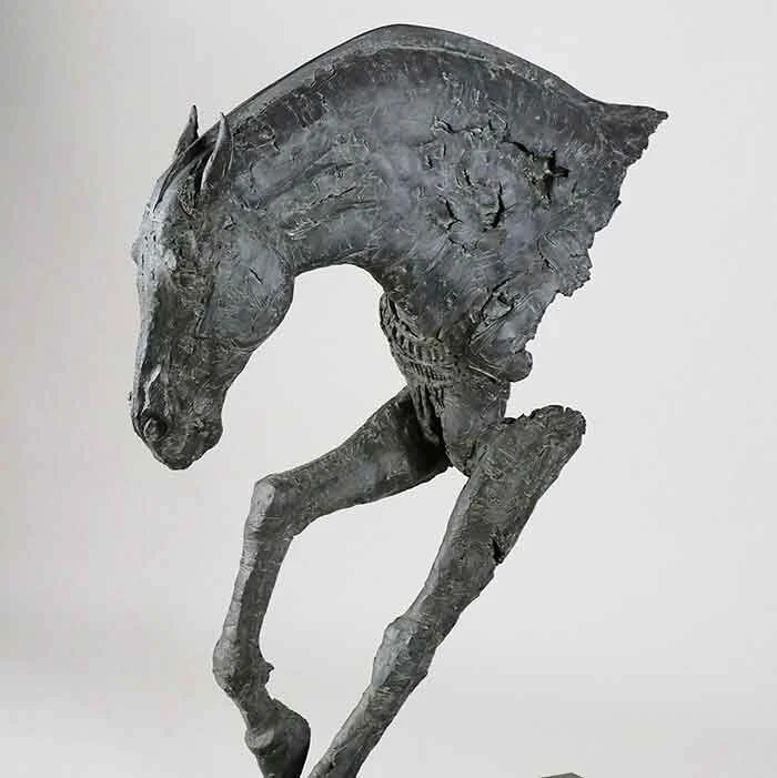 CHEVAL III SEMI MONUMENTAL - EPUISE