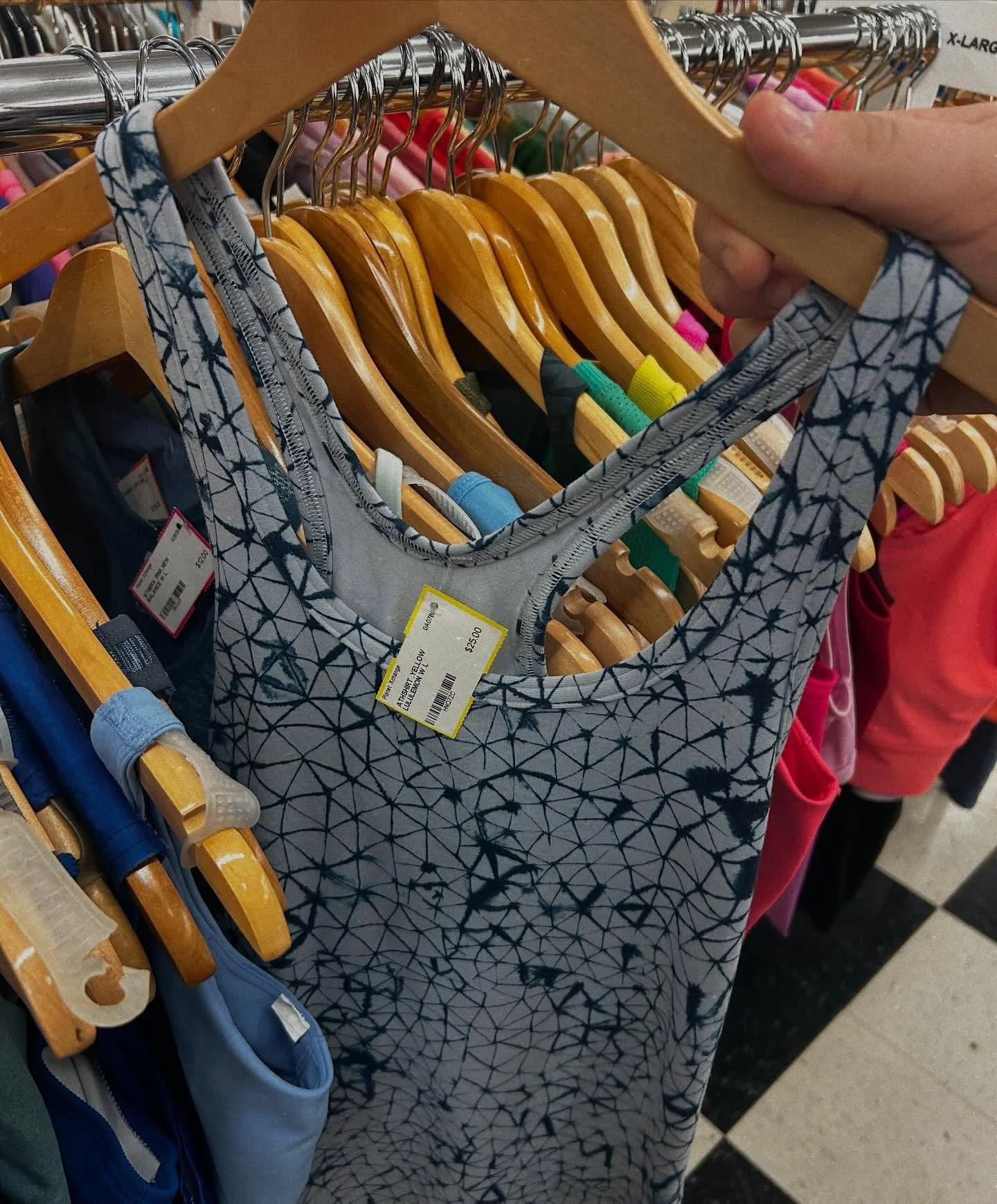 Looking to spruce up your workout wardrobe? check out these awesome color tag deals! in alcoa&rsquo;s athletic section!

❤️ red tags 25% off
💚 green tags 50% off
💛 yellow tags are 75% off

75% off lululemon?! yea i think so!